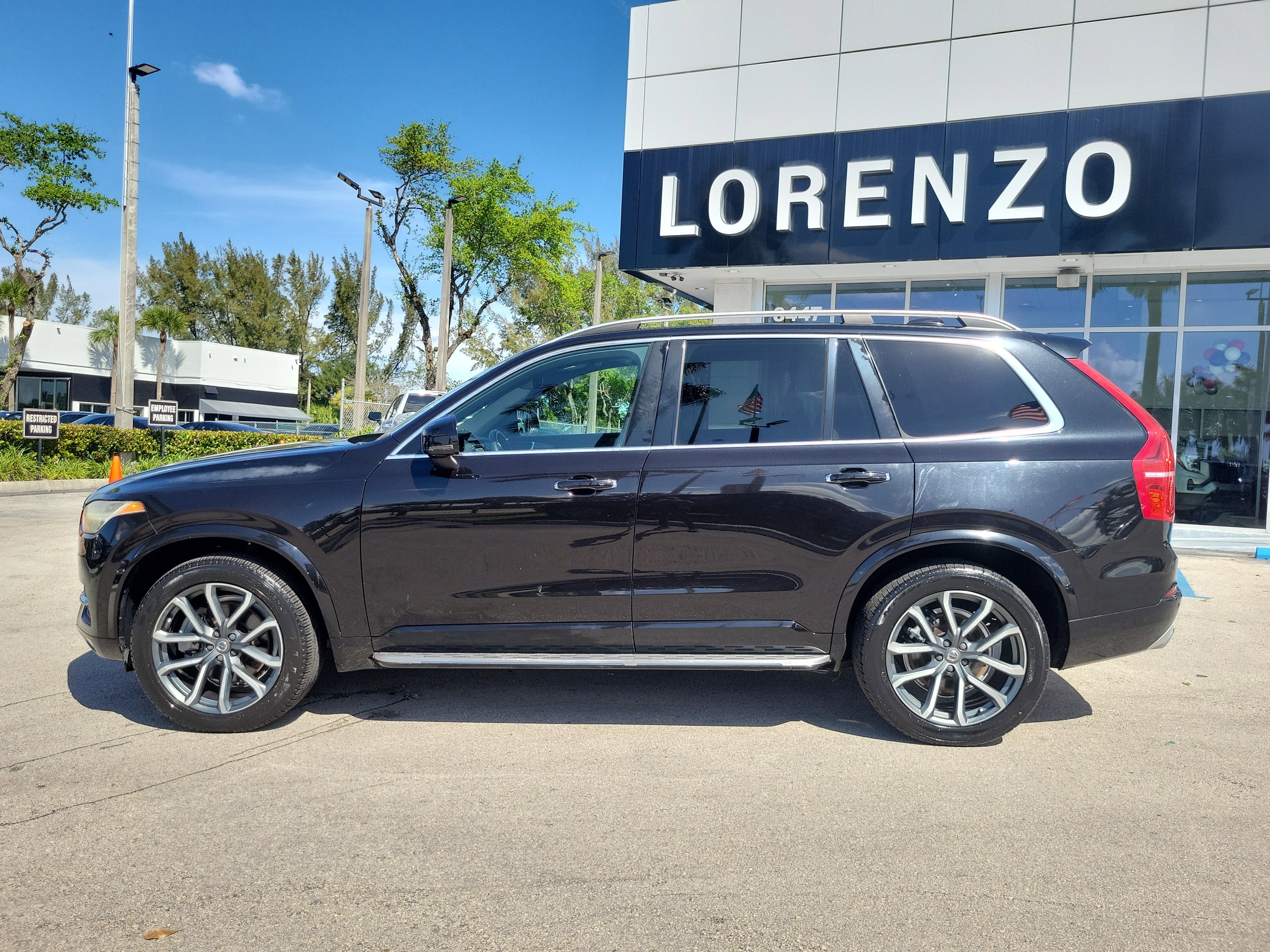 2016 Volvo XC90 T6 Momentum