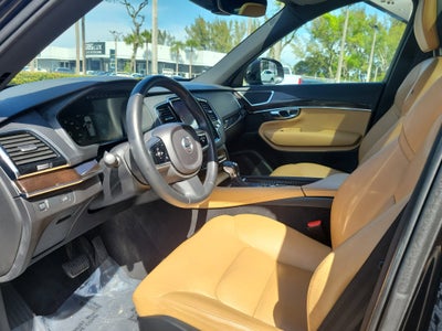 2016 Volvo XC90 T6 Momentum