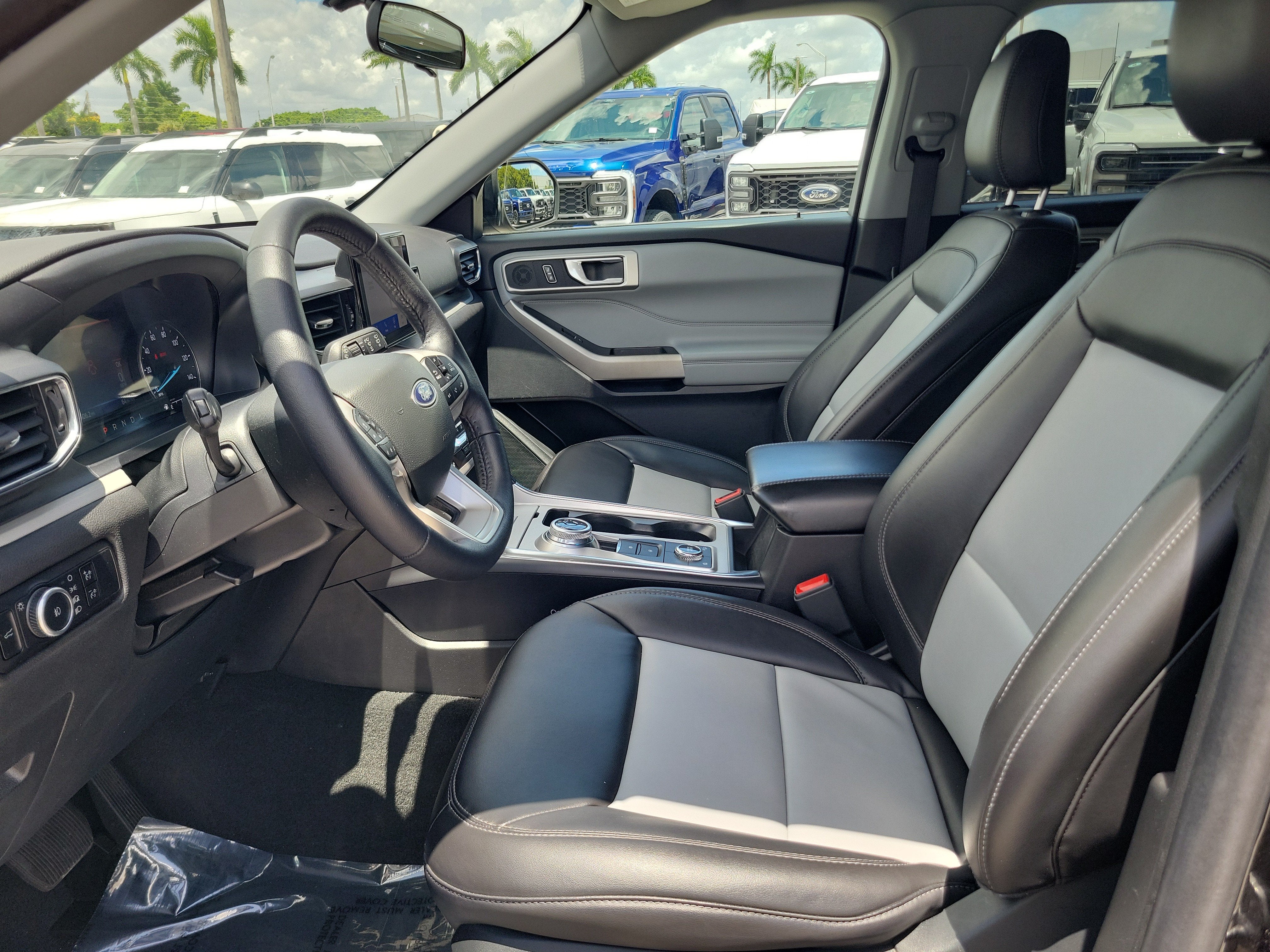 2023 Ford Explorer XLT 4WD