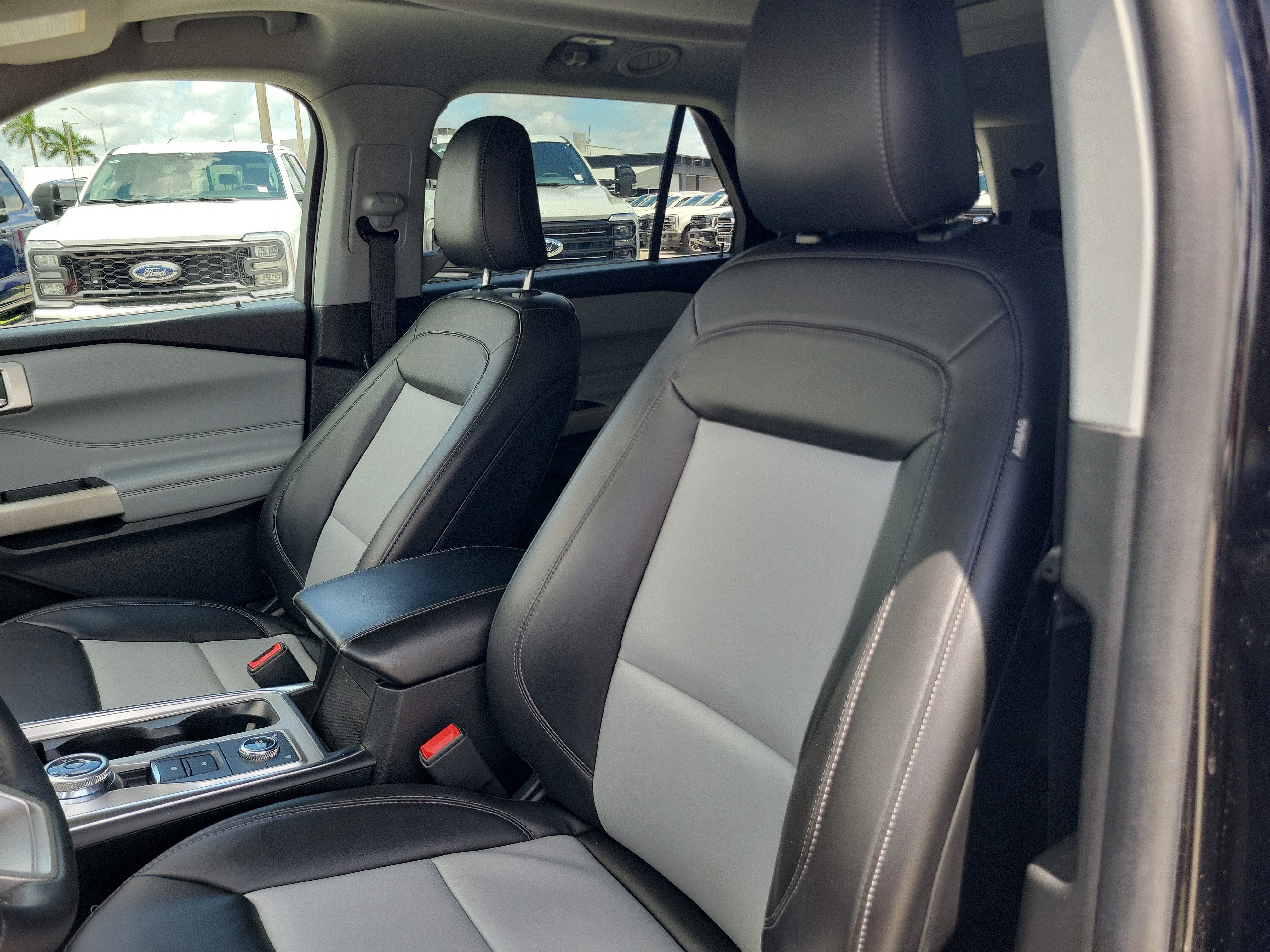 2023 Ford Explorer XLT 4WD