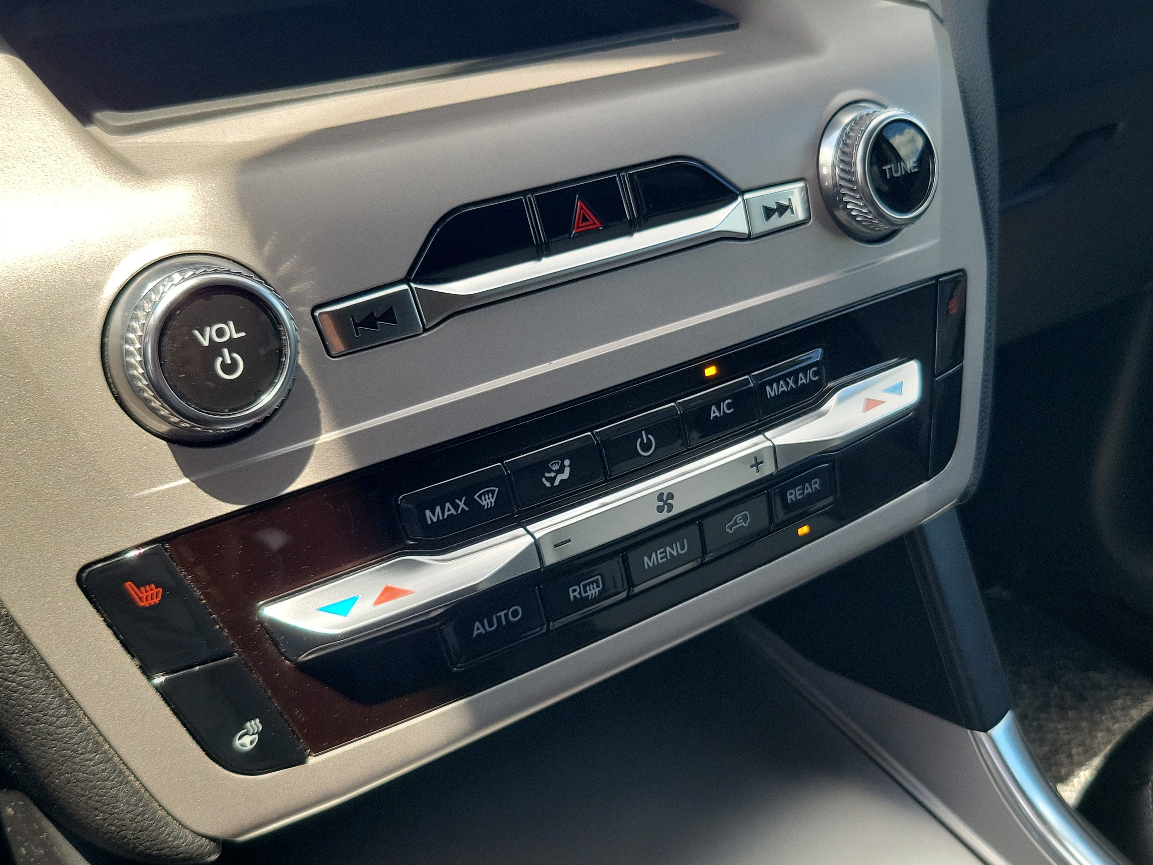 2023 Ford Explorer XLT 4WD