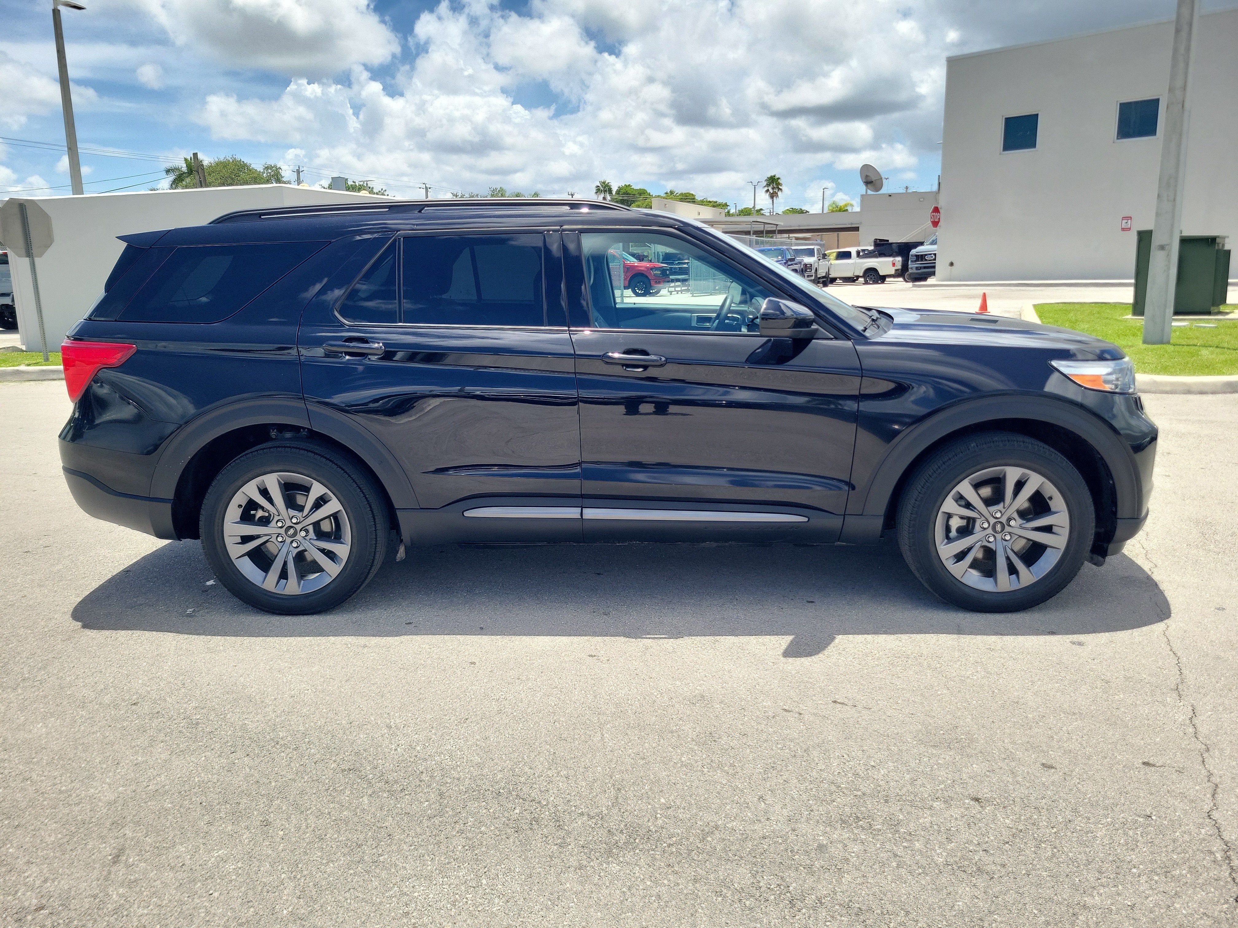 2023 Ford Explorer XLT 4WD