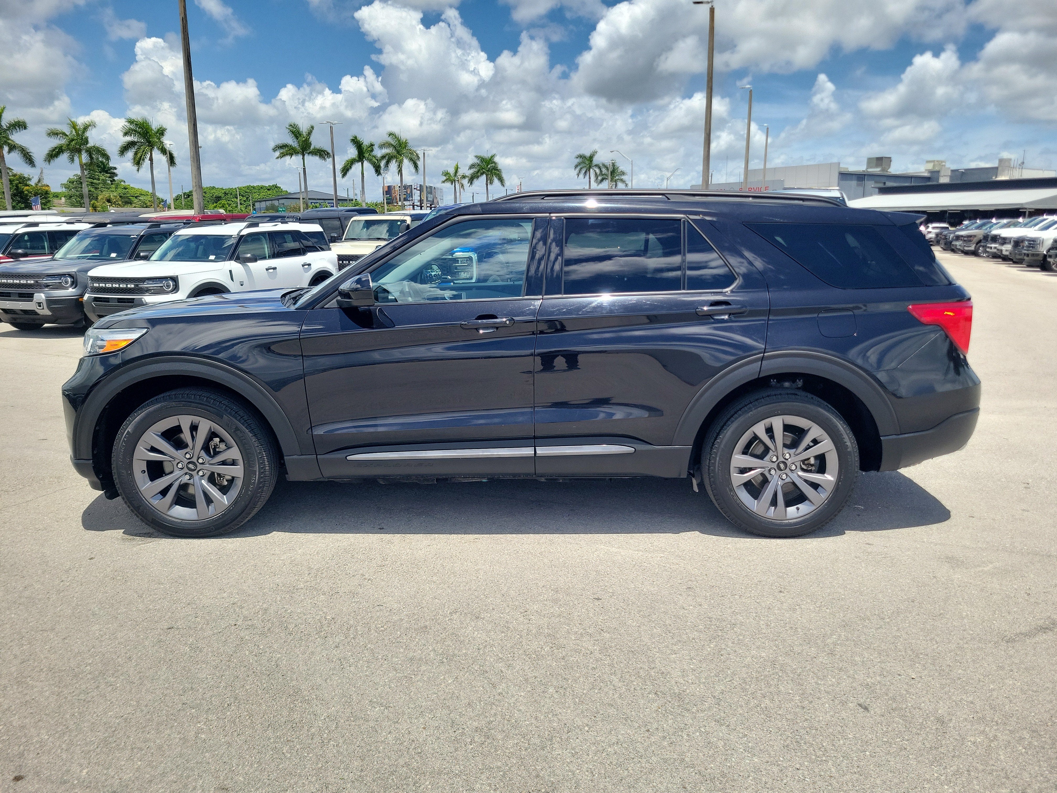 2023 Ford Explorer XLT 4WD