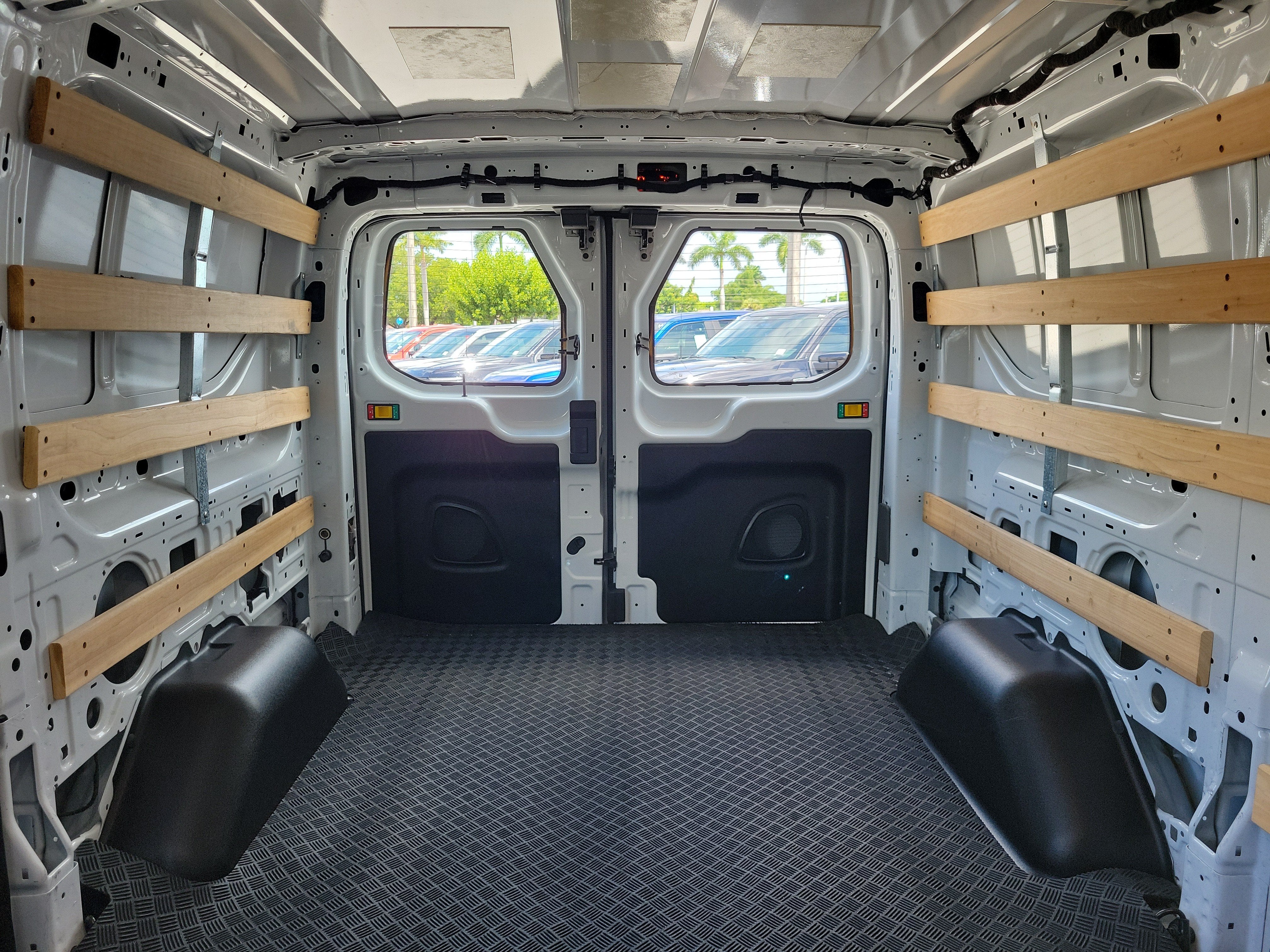 2025 Ford Transit Cargo Van T-250 130" Low Rf 9070 GVWR RWD