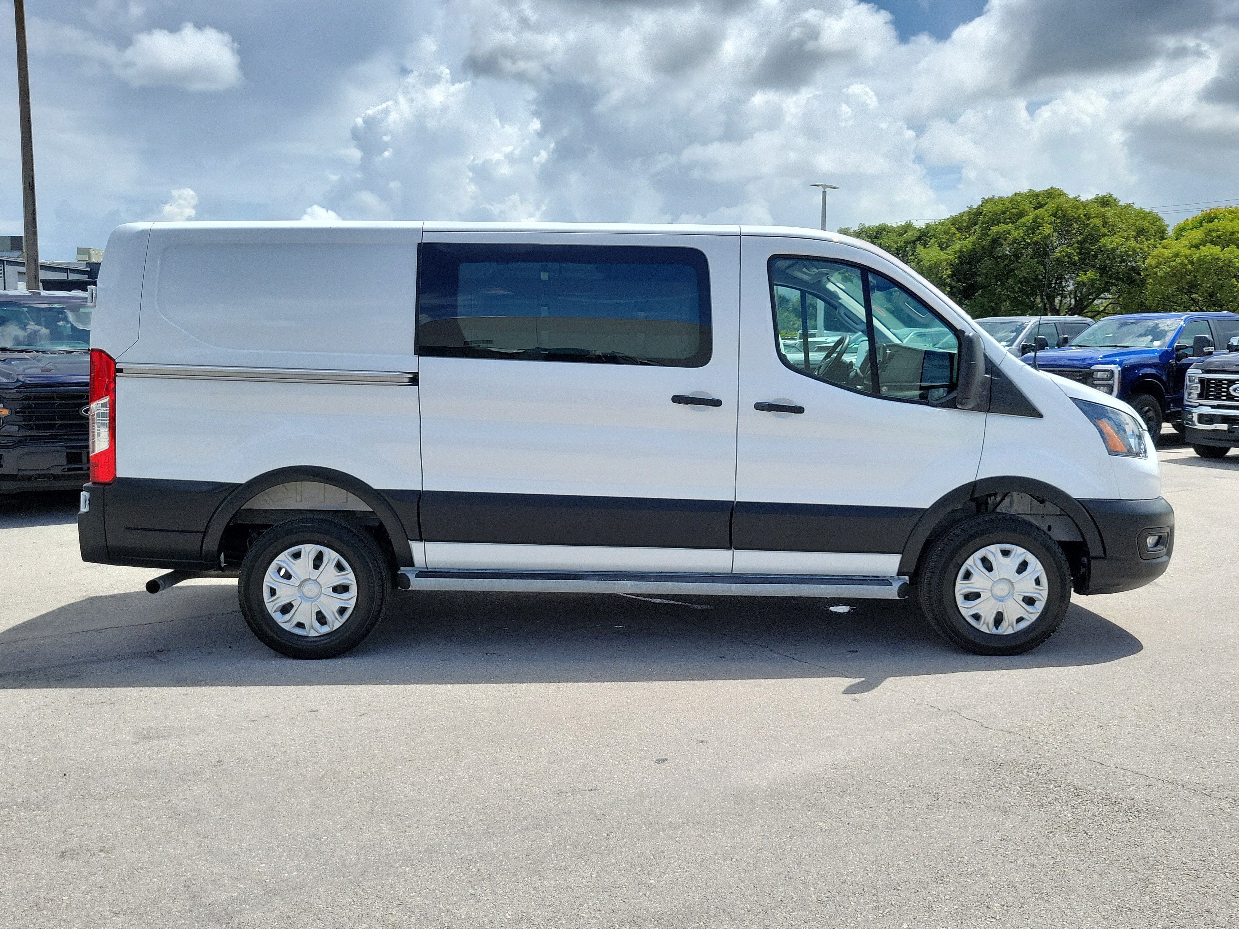 2025 Ford Transit Cargo Van T-250 130" Low Rf 9070 GVWR RWD