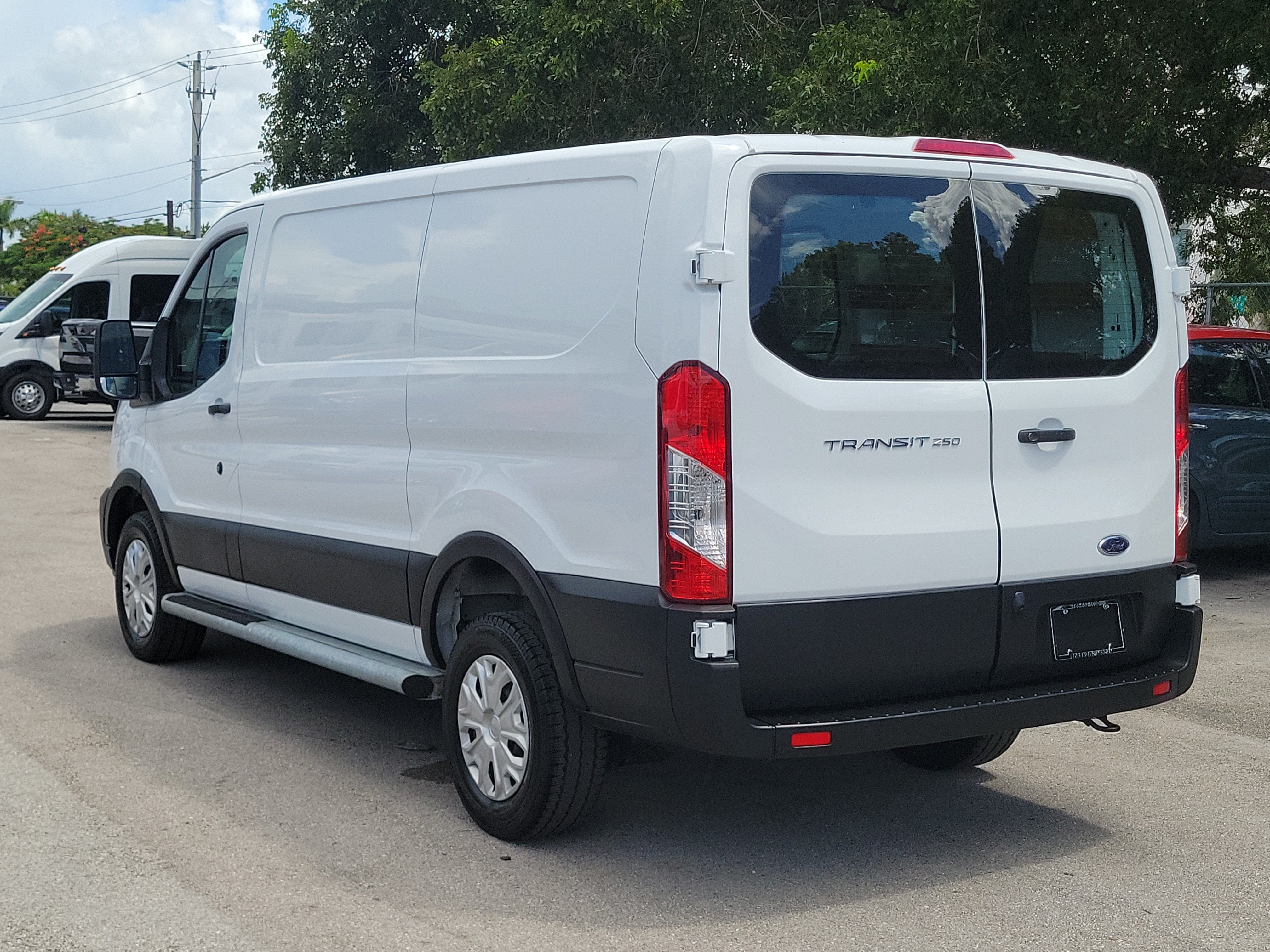 2025 Ford Transit Cargo Van T-250 130" Low Rf 9070 GVWR RWD