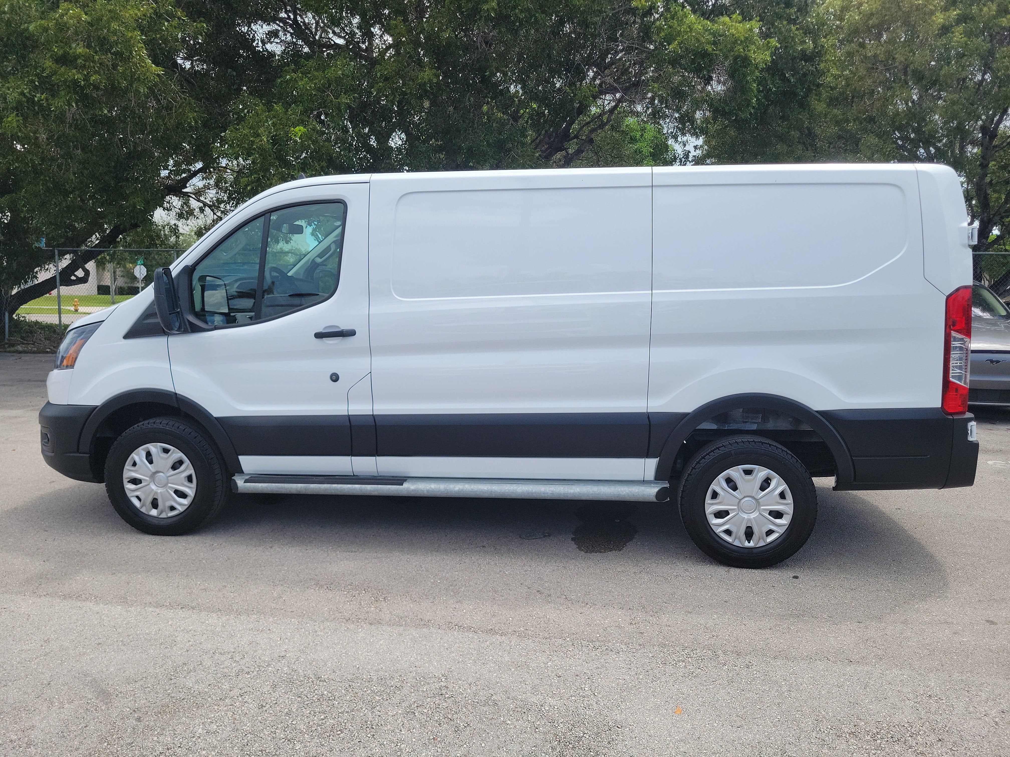 2025 Ford Transit Cargo Van T-250 130" Low Rf 9070 GVWR RWD