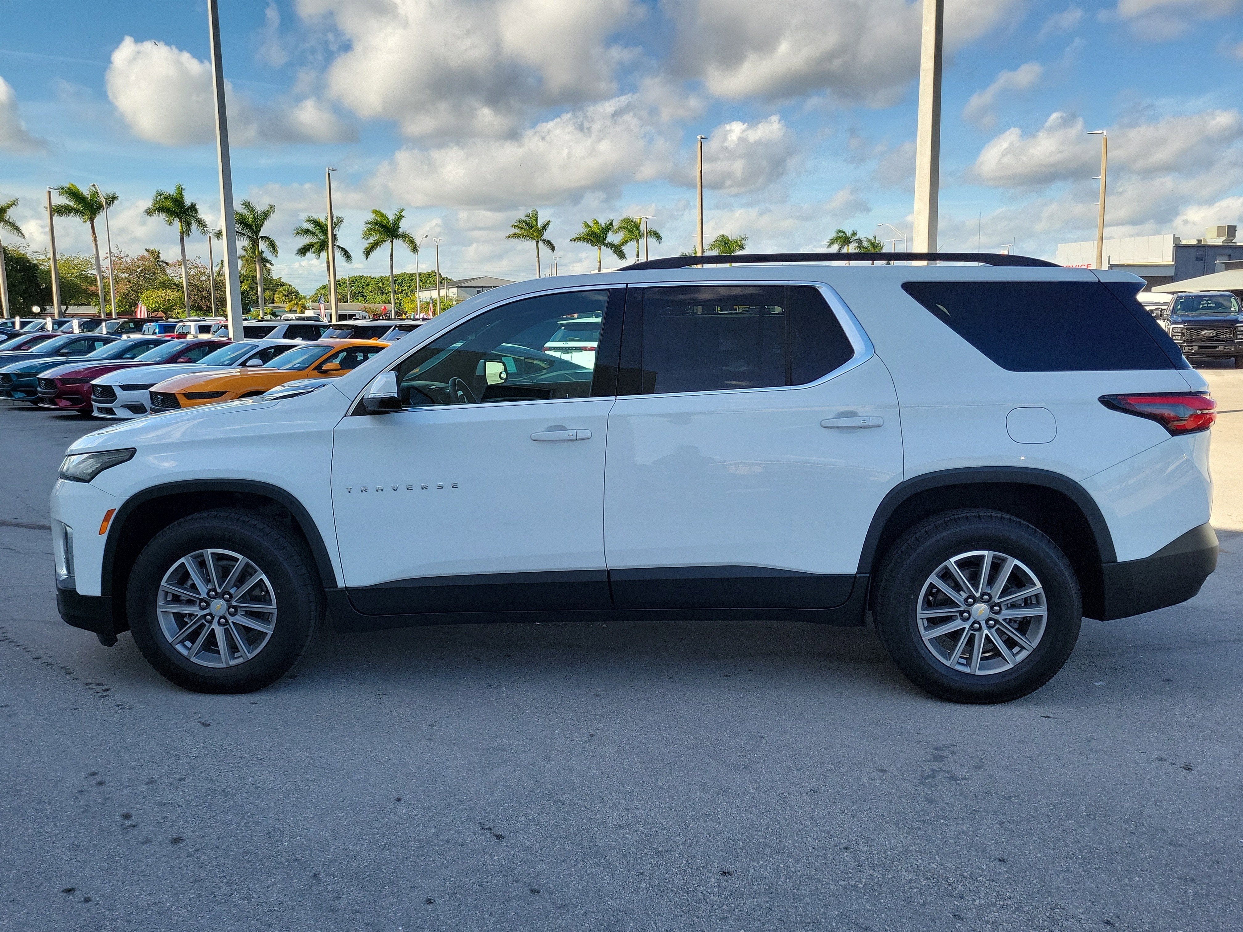 2023 Chevrolet Traverse LT Cloth