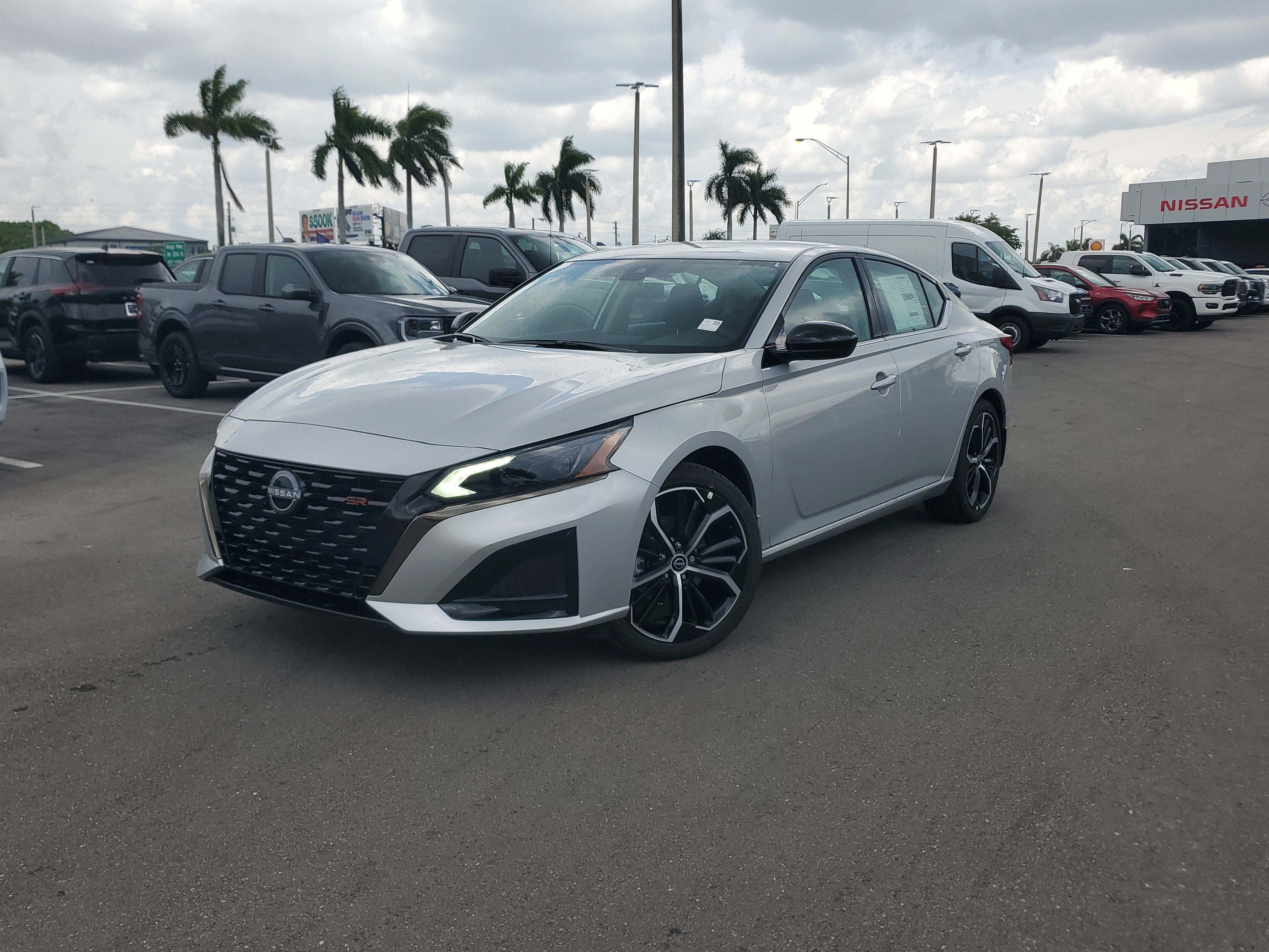 2025 Nissan Altima SR