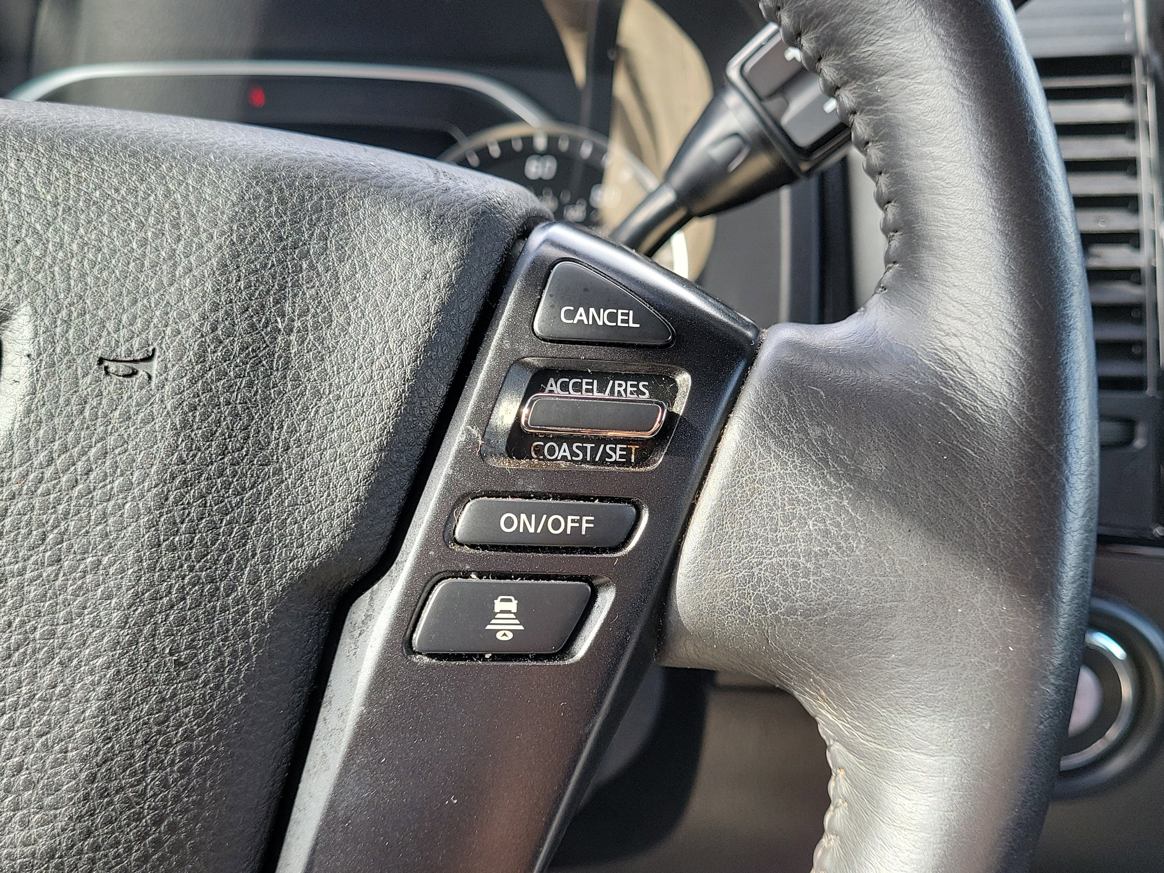 2023 Nissan Titan SV