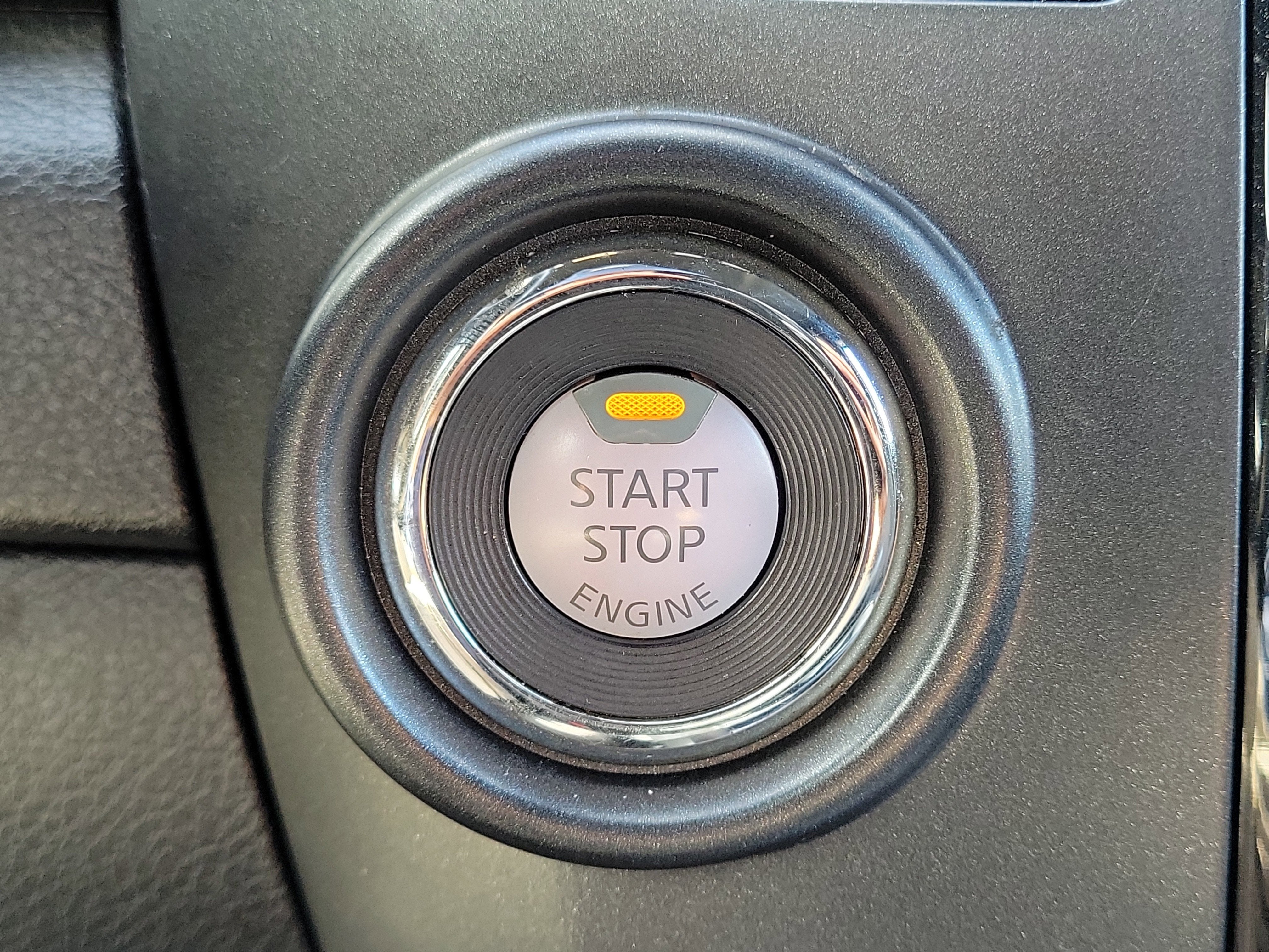 2023 Nissan Titan SV