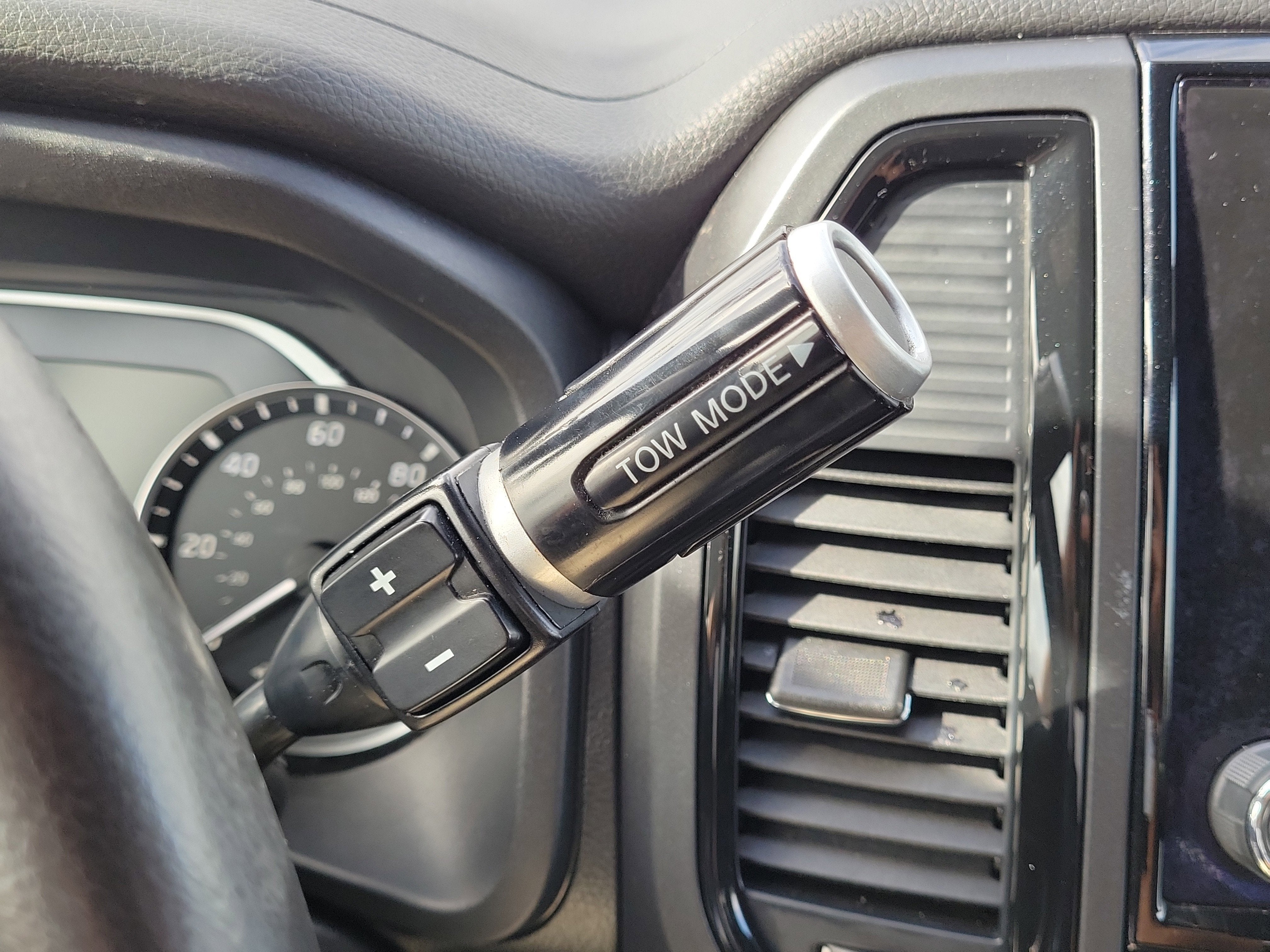 2023 Nissan Titan SV