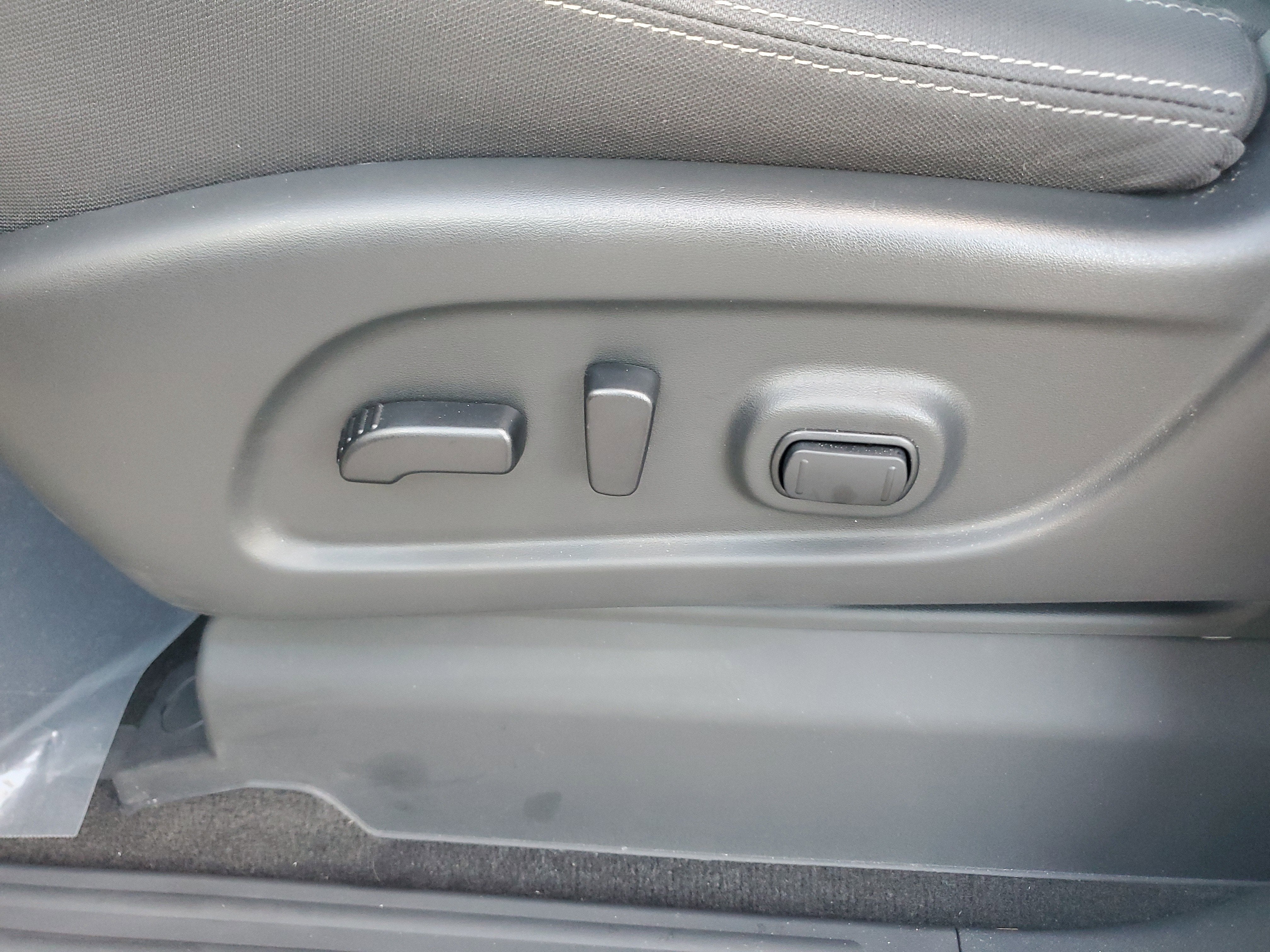 2024 Nissan TITAN Crew Cab SV