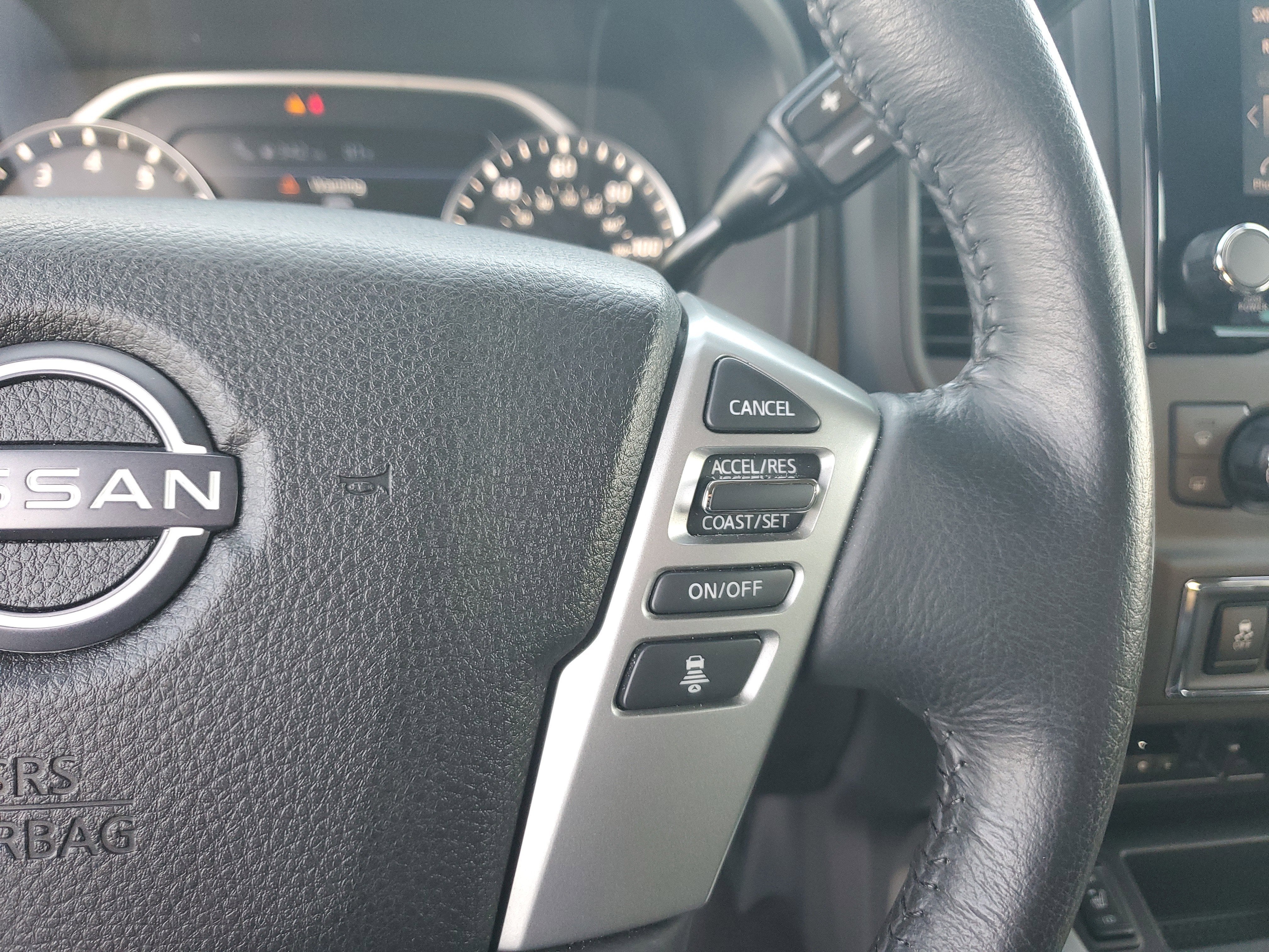 2024 Nissan TITAN Crew Cab SV