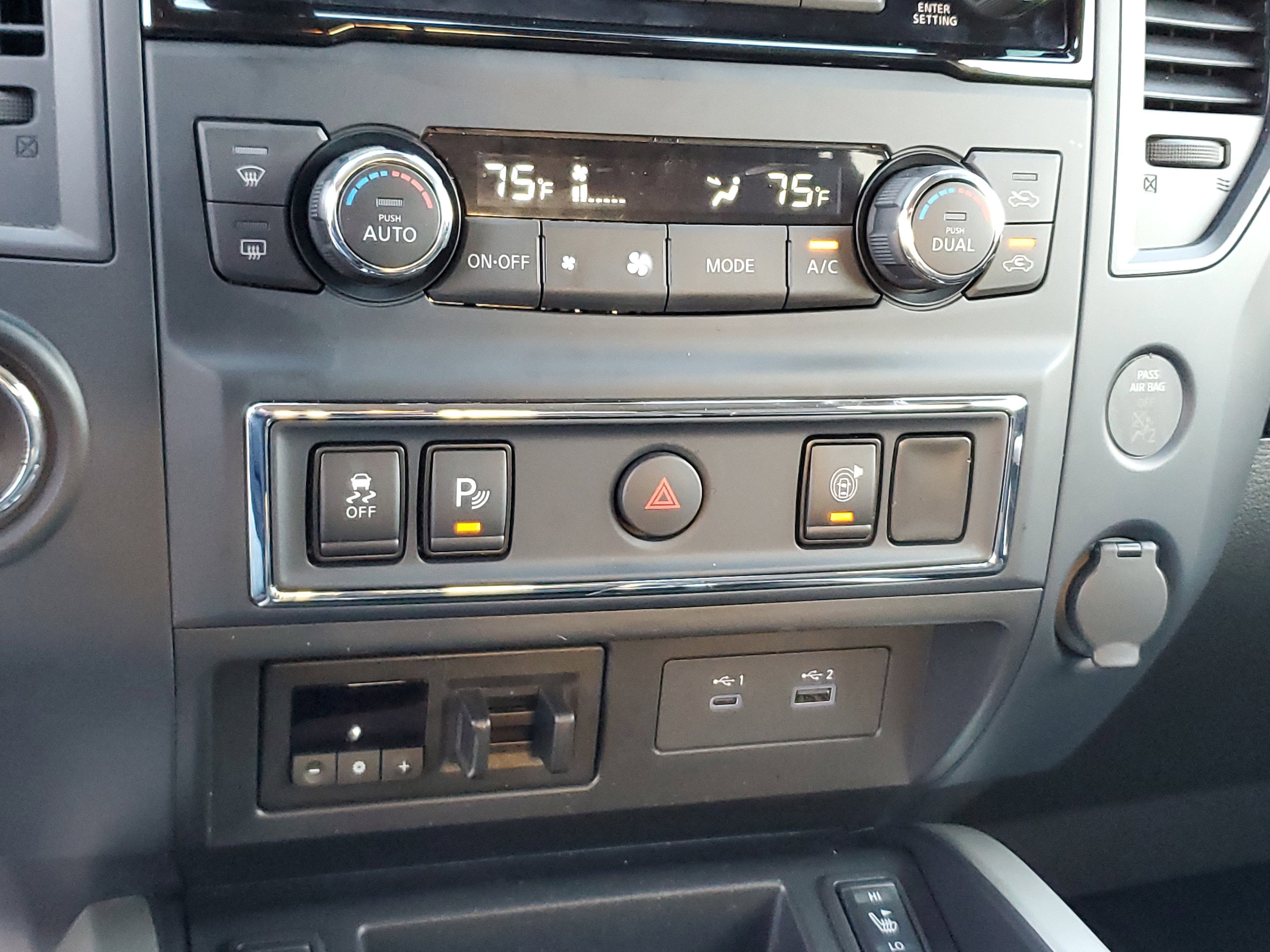 2024 Nissan TITAN Crew Cab SV