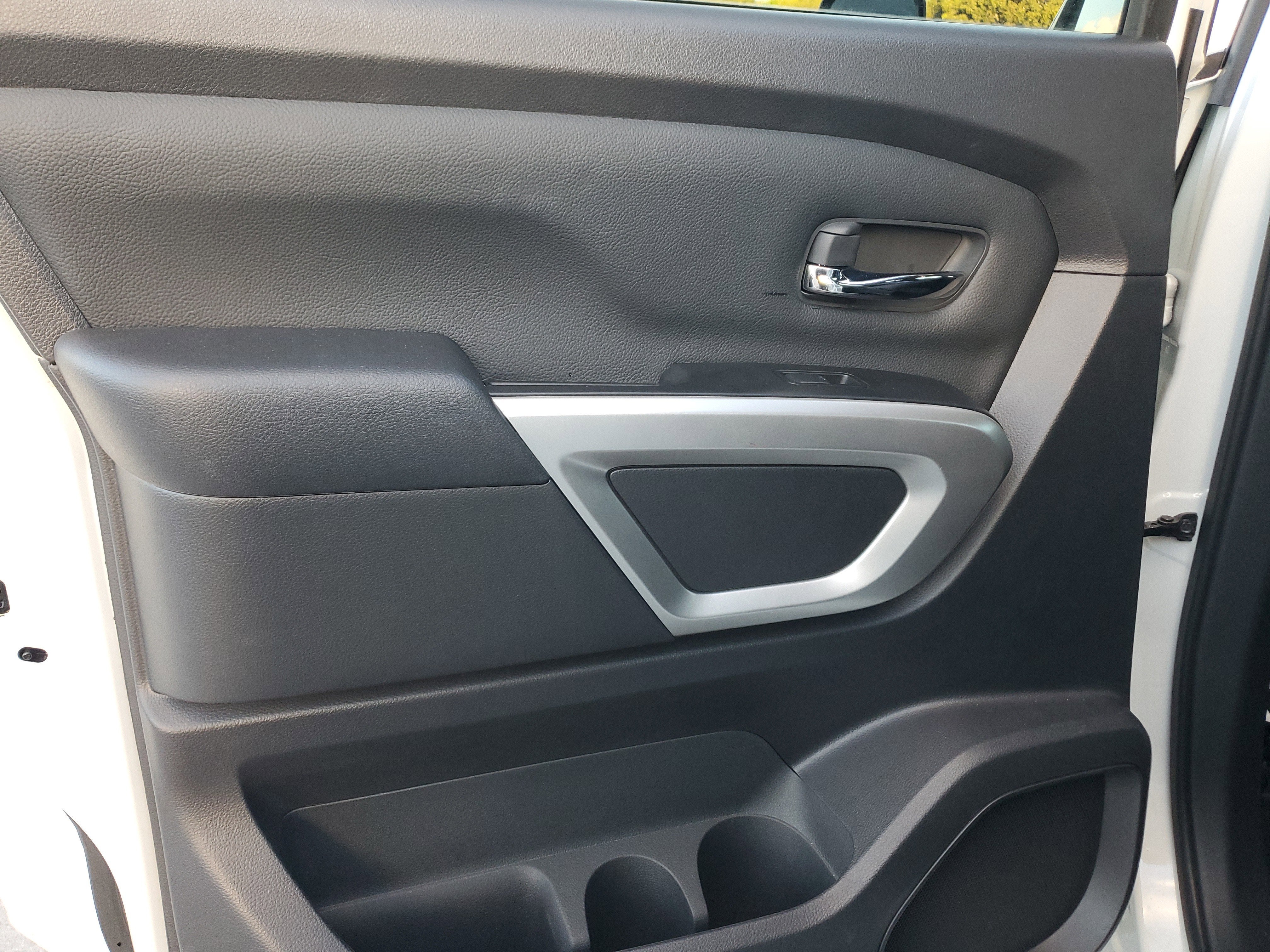 2024 Nissan TITAN Crew Cab SV