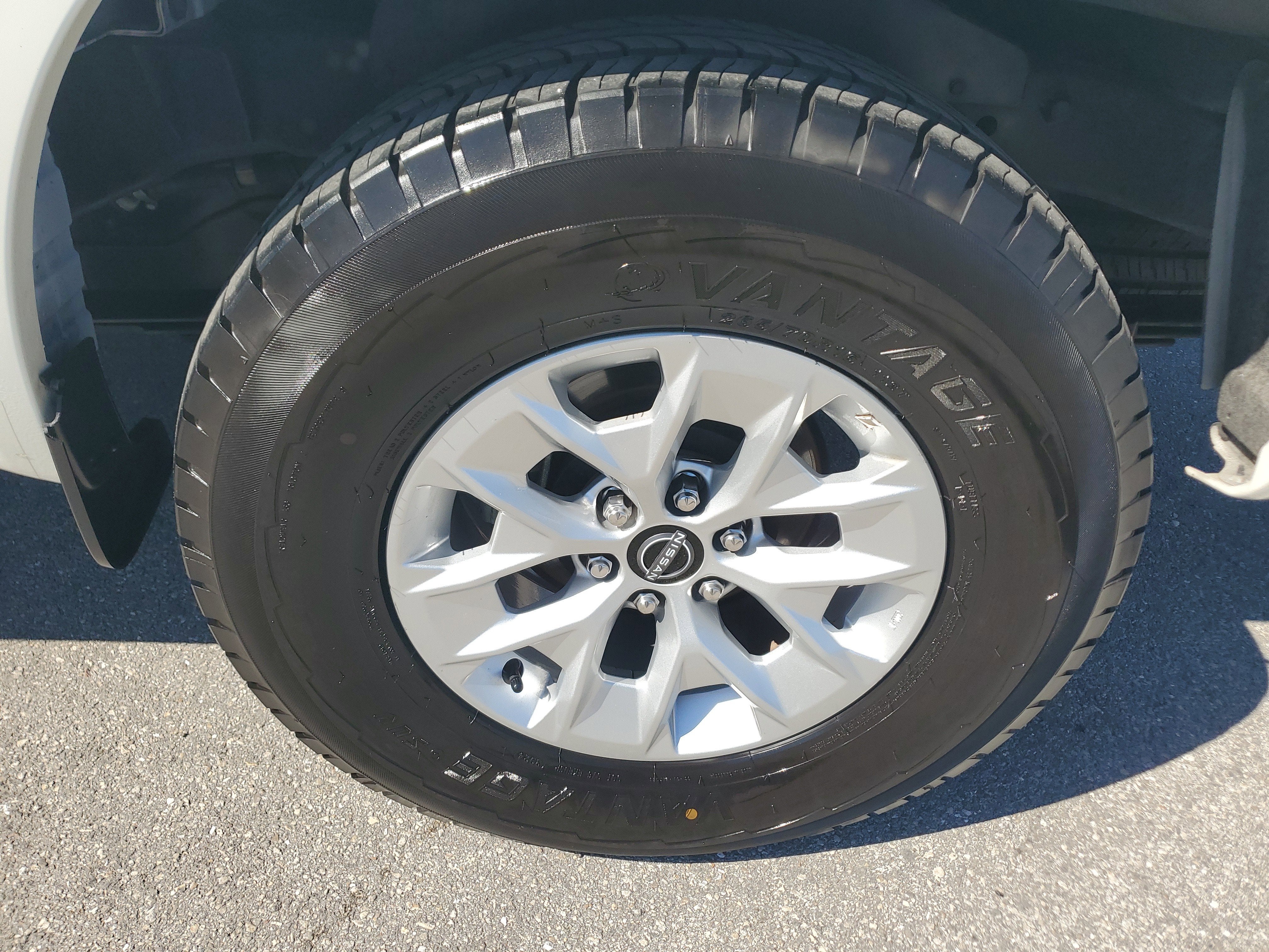 2024 Nissan Frontier SV