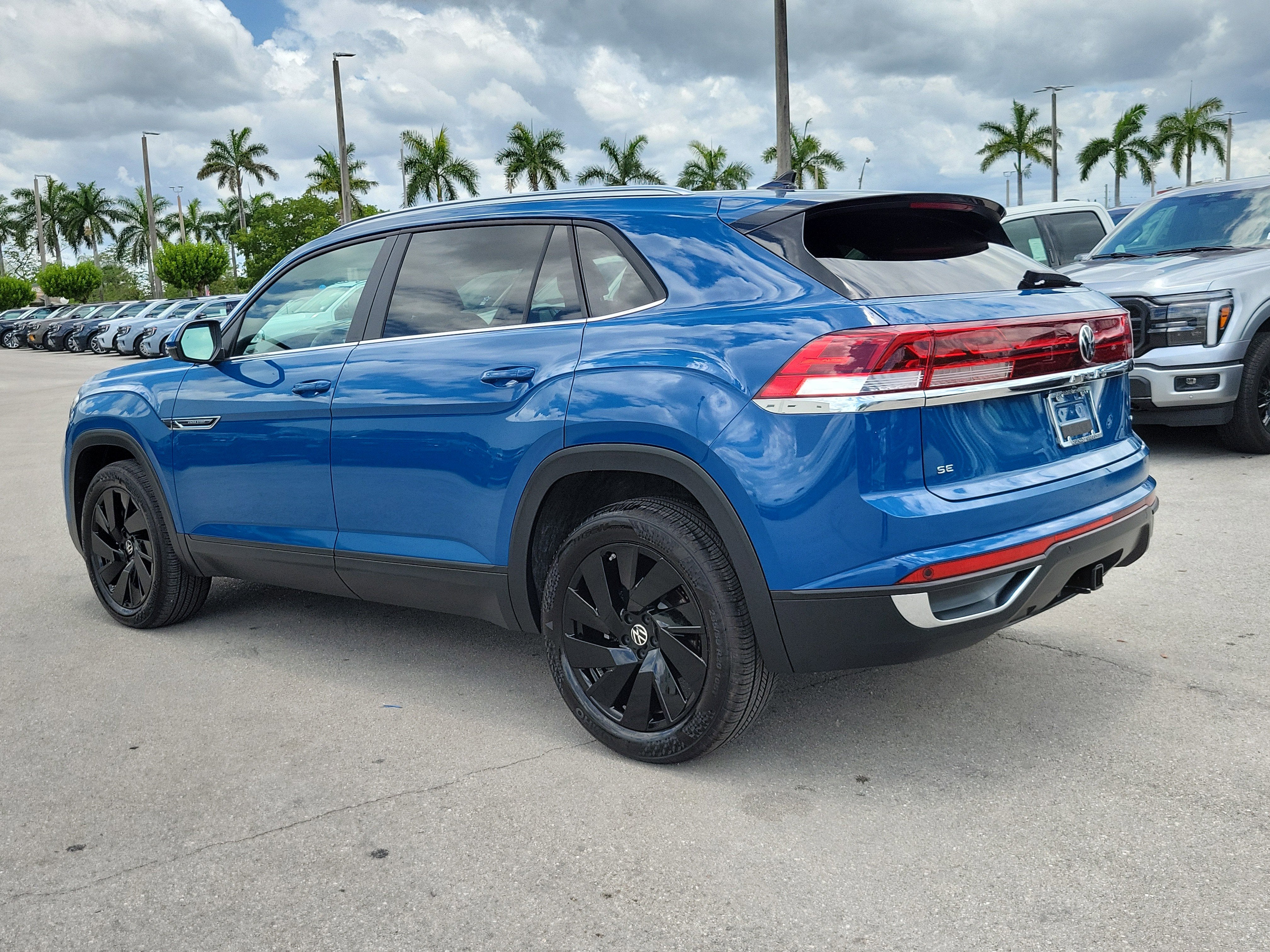 2025 Volkswagen Atlas Cross Sport 2.0T SE w/Technology