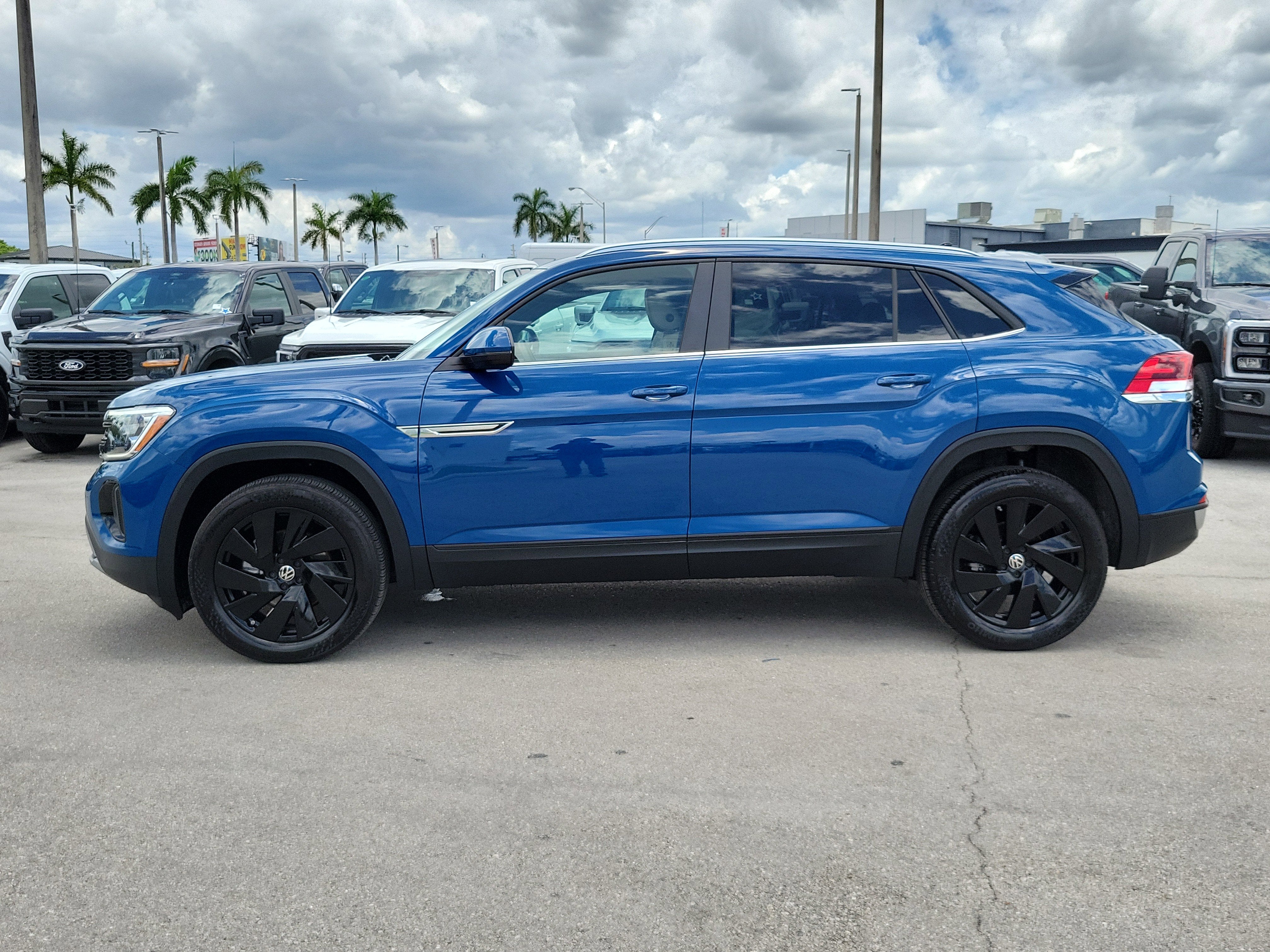 2025 Volkswagen Atlas Cross Sport 2.0T SE w/Technology