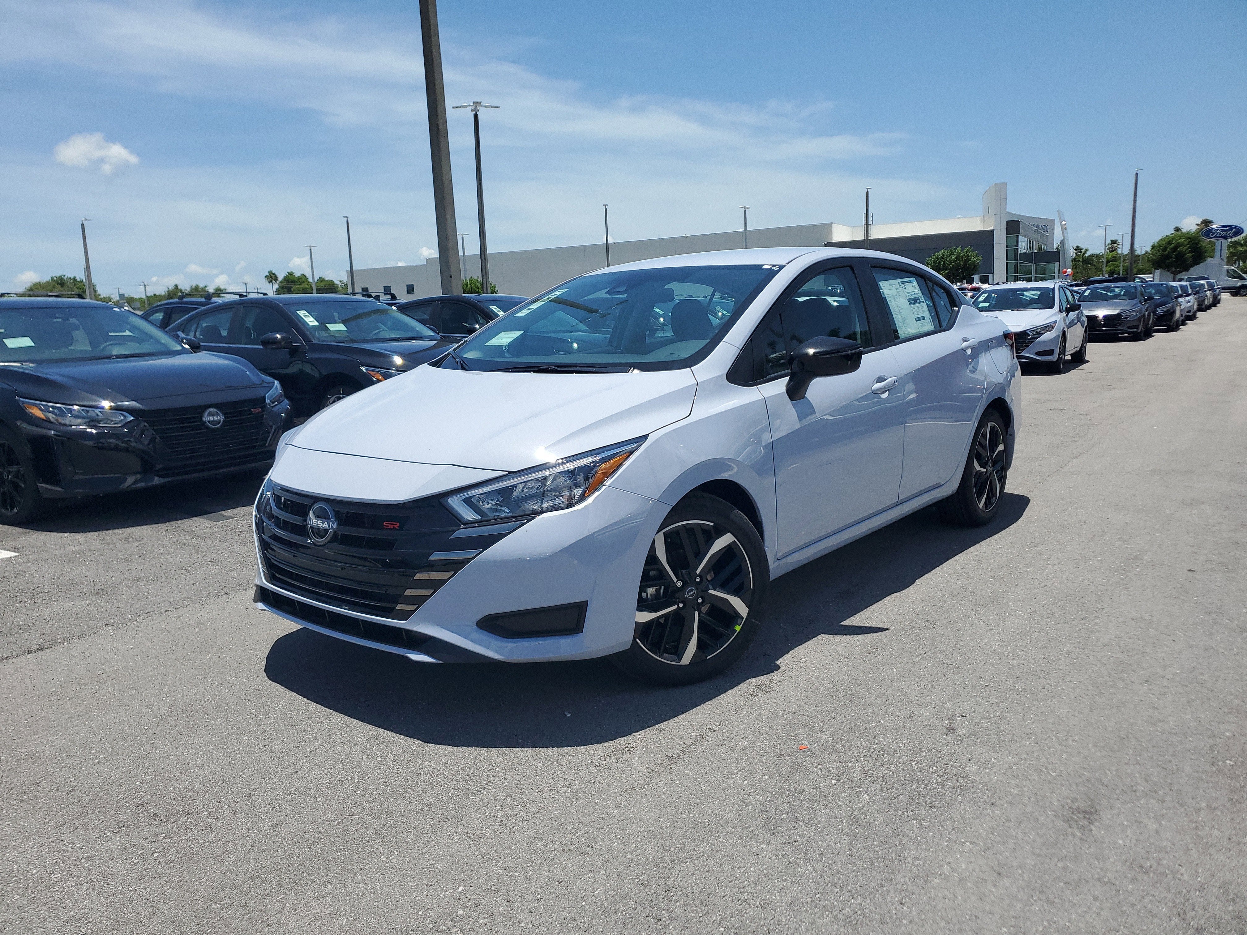 2025 Nissan Versa SR