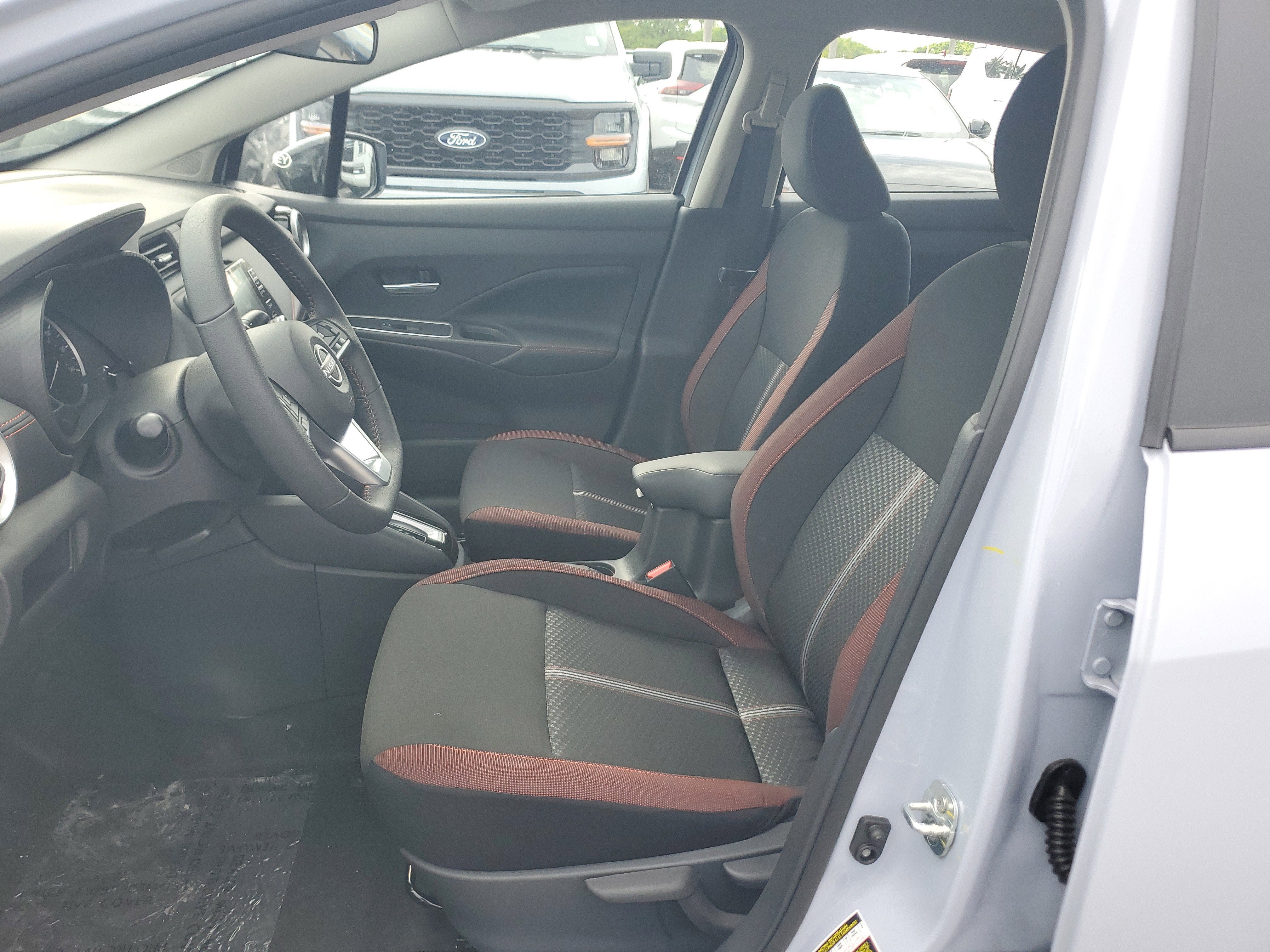 2025 Nissan Versa SR