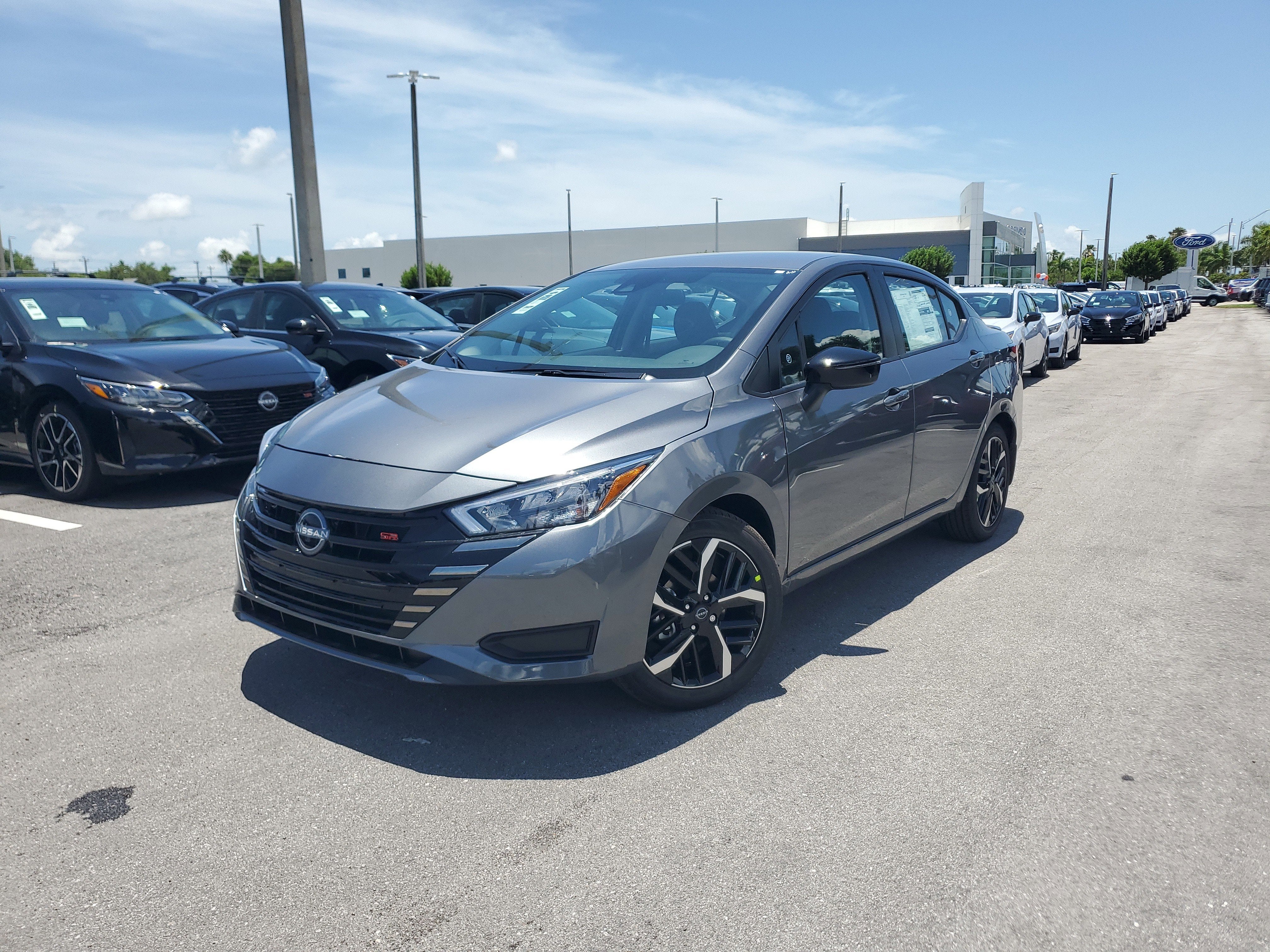 2025 Nissan Versa SR