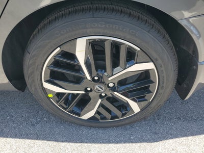 2025 Nissan Versa SR