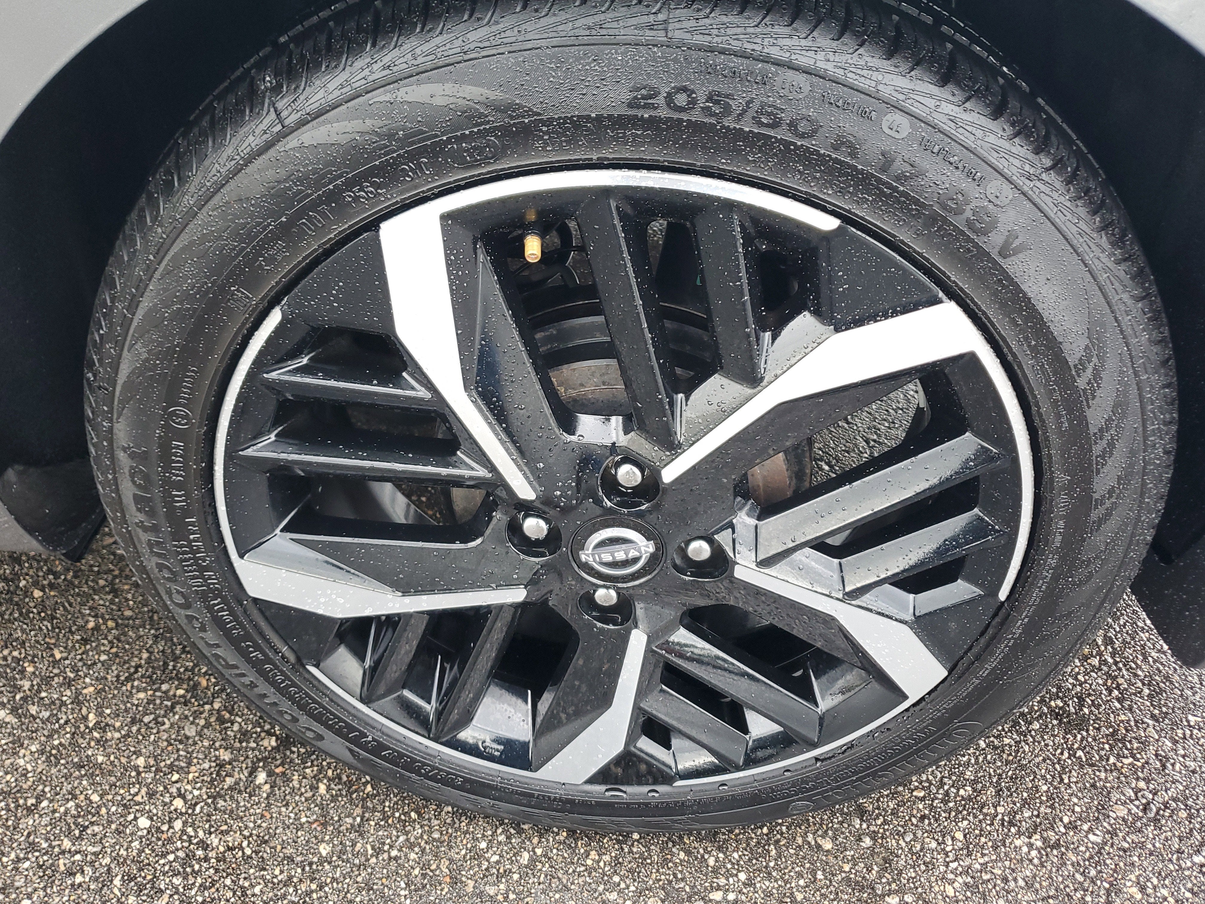 2023 Nissan Versa SR