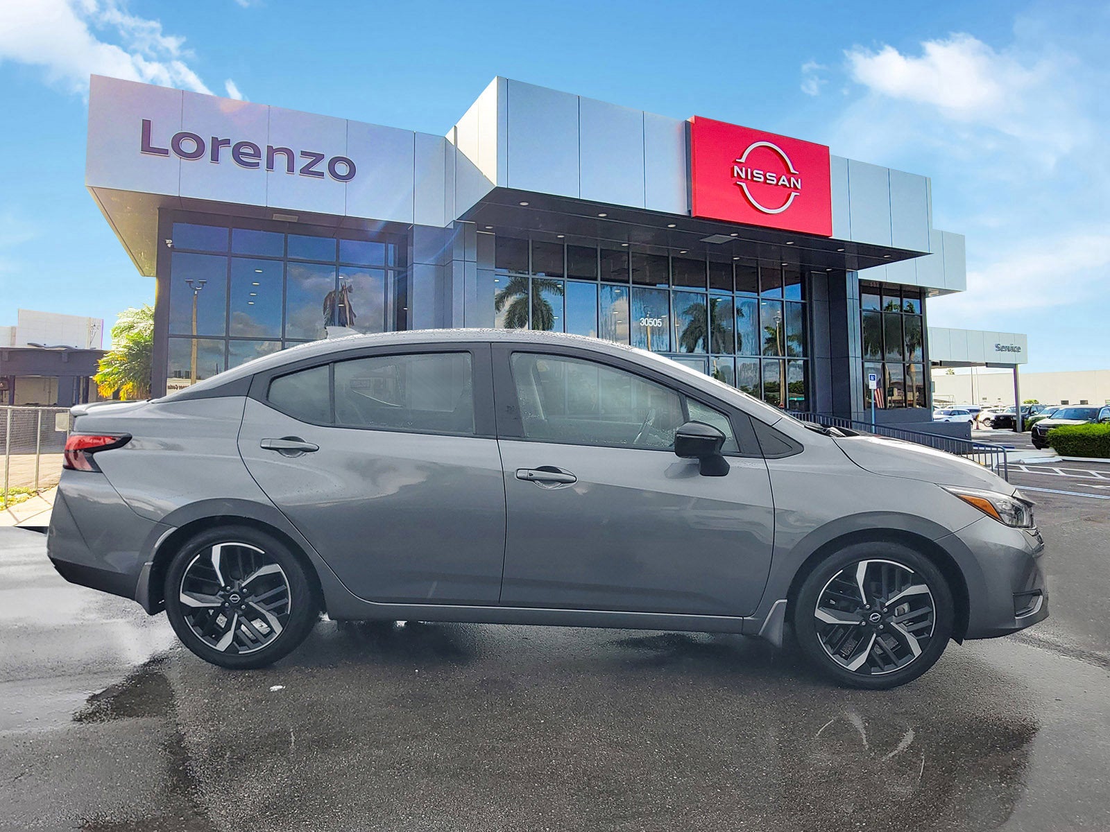 2023 Nissan Versa SR