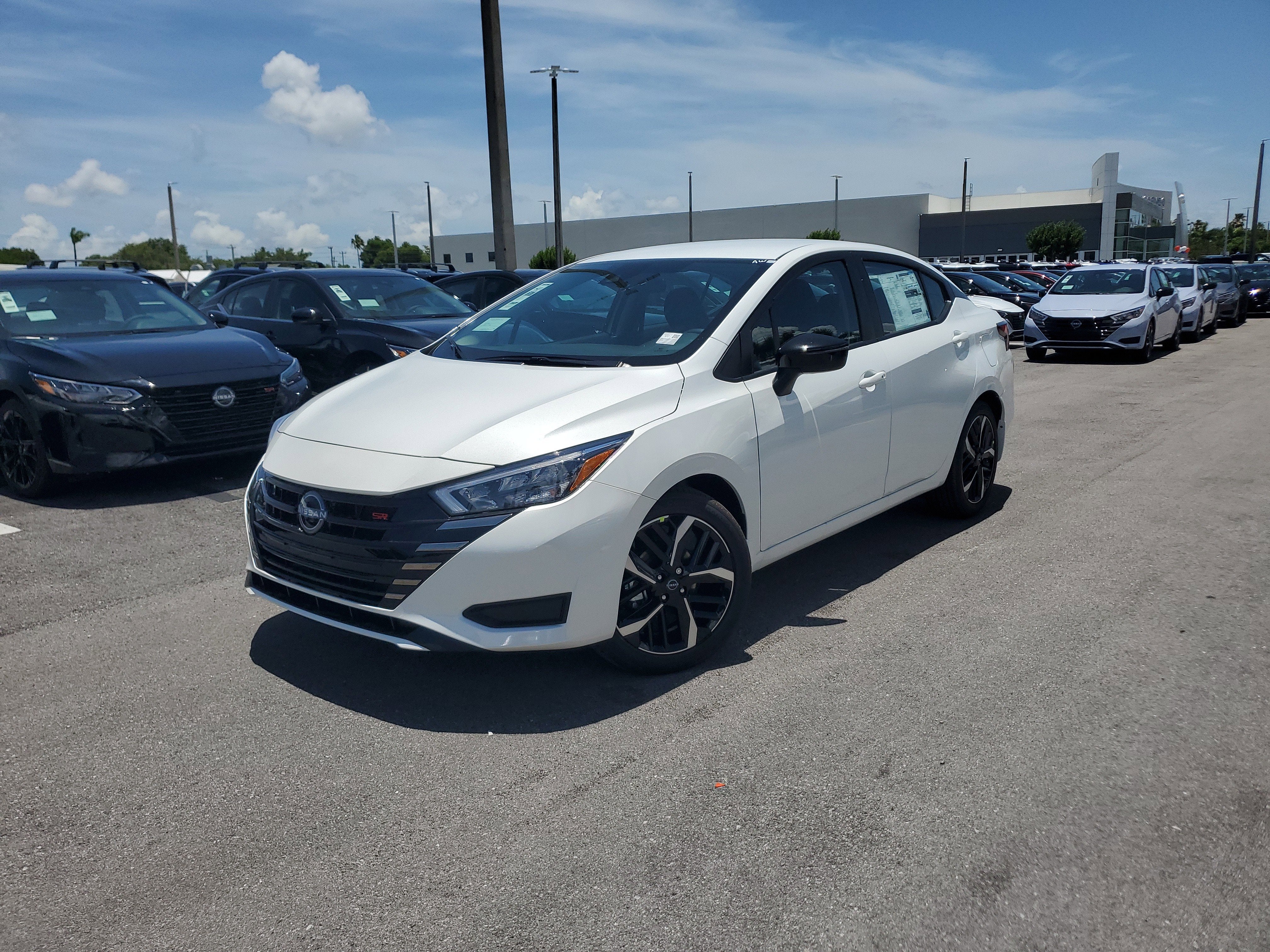 2025 Nissan Versa SR