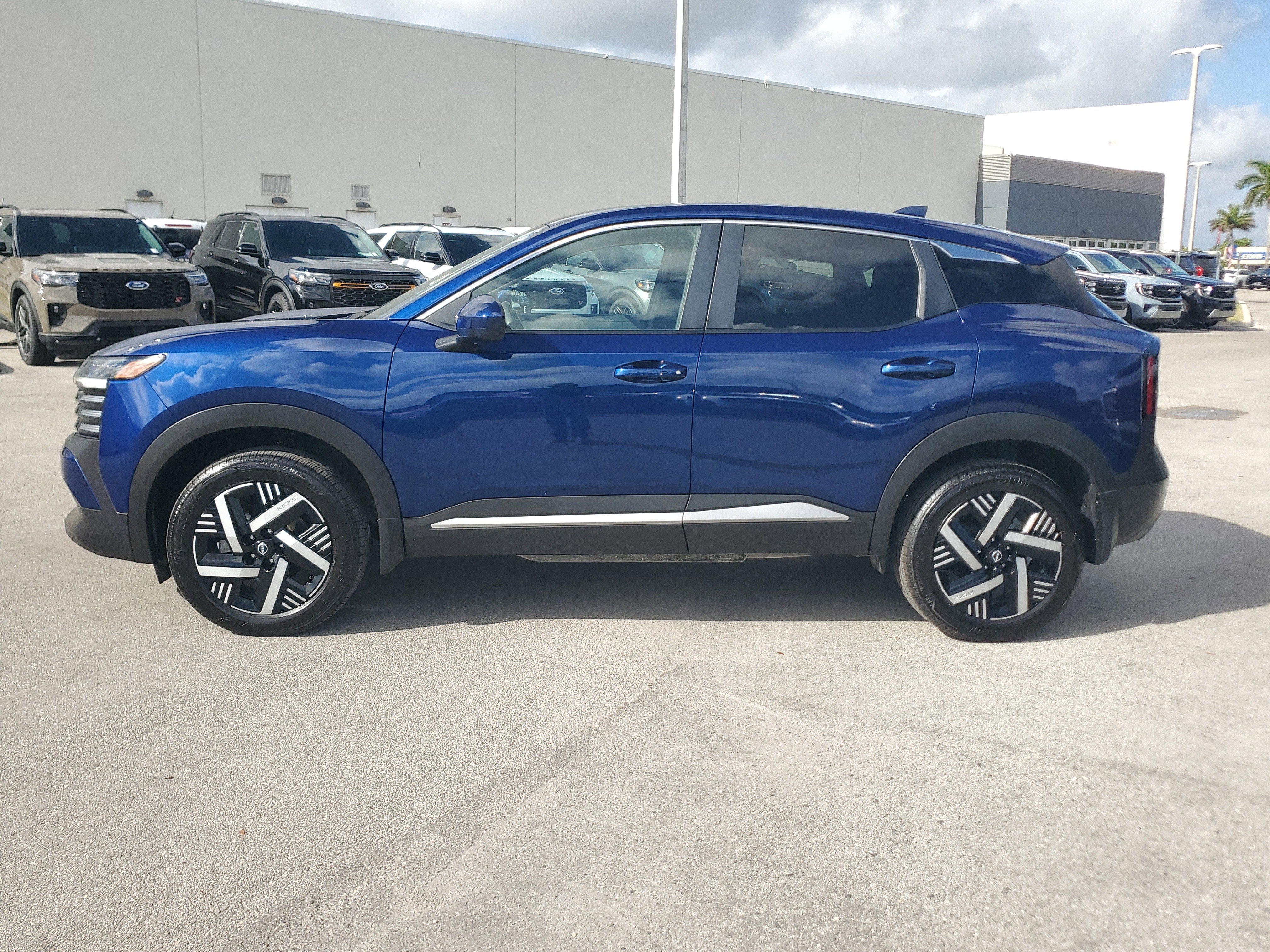 2025 Nissan Kicks SV