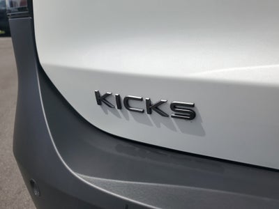 2025 Nissan Kicks SR