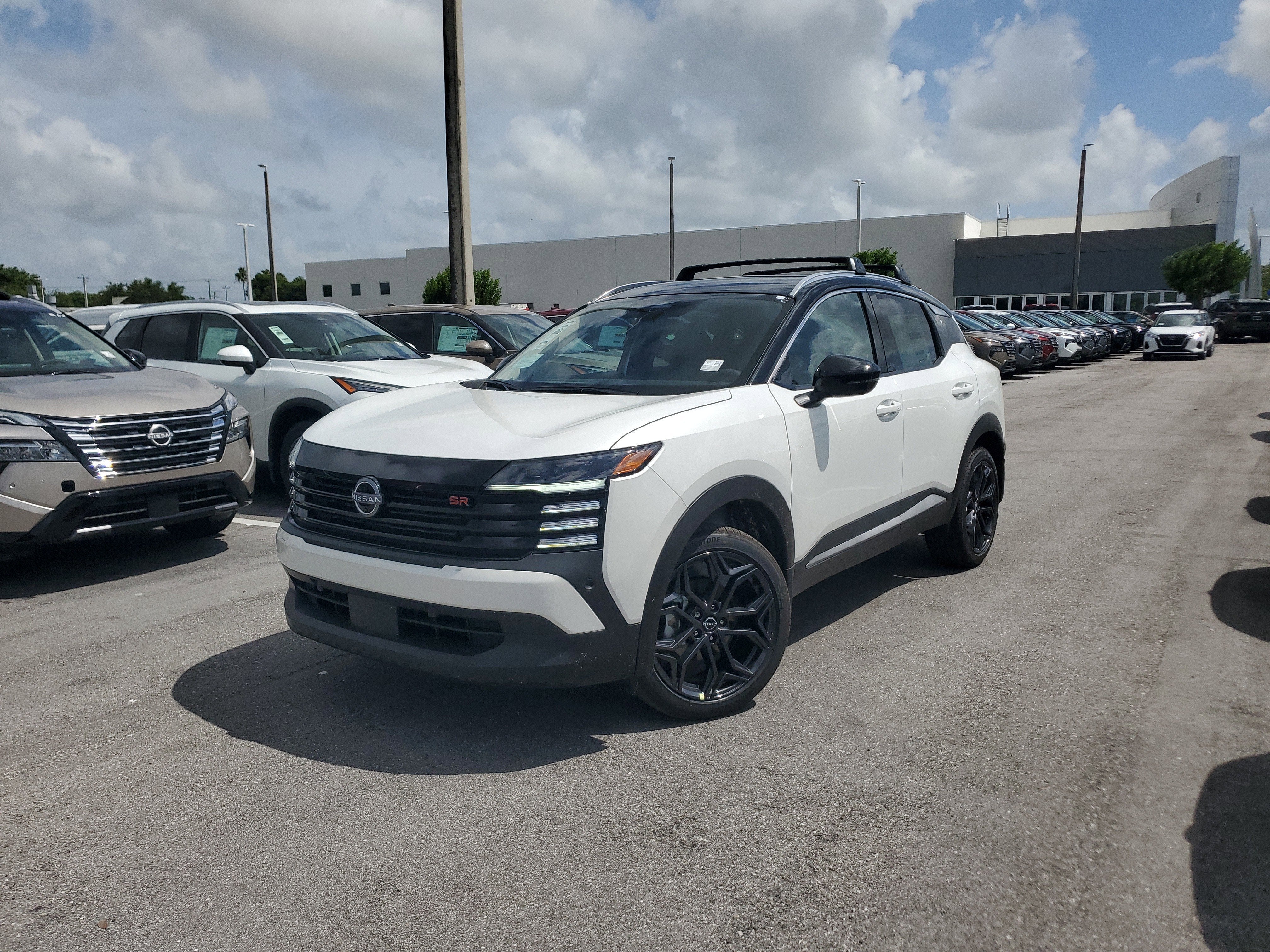 2025 Nissan Kicks SR