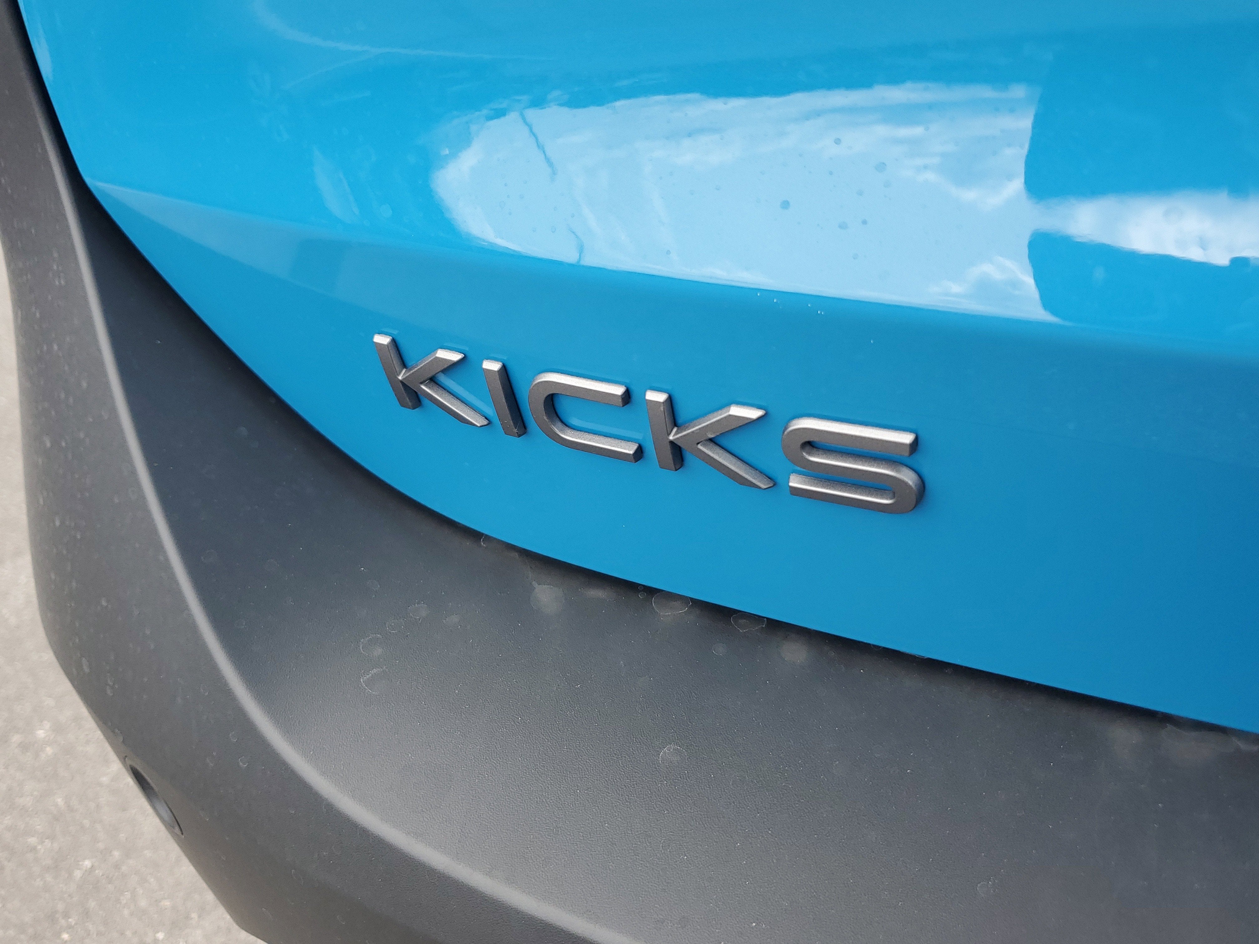 2025 Nissan Kicks SR