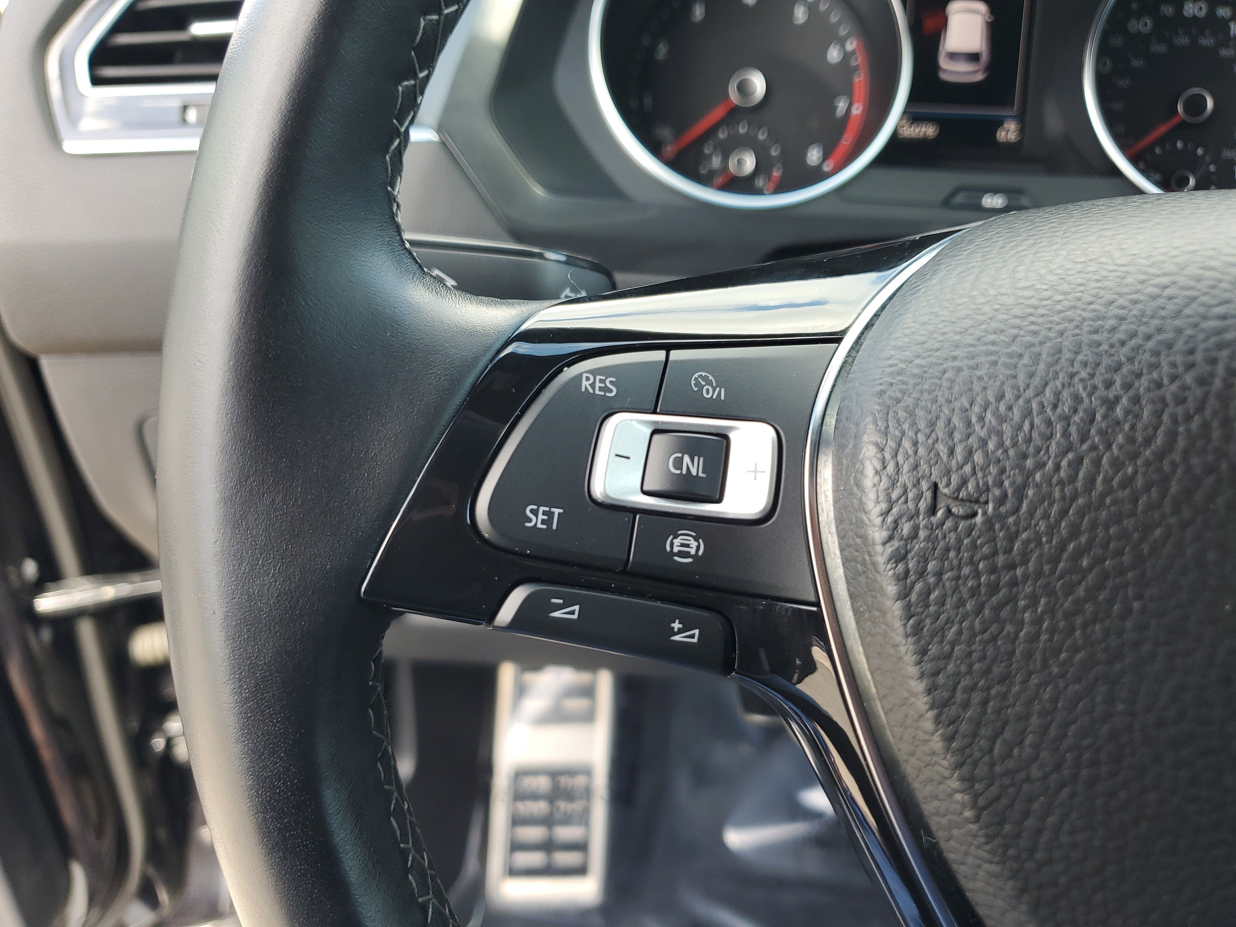 2020 Volkswagen Tiguan 2.0T SE R-Line Black