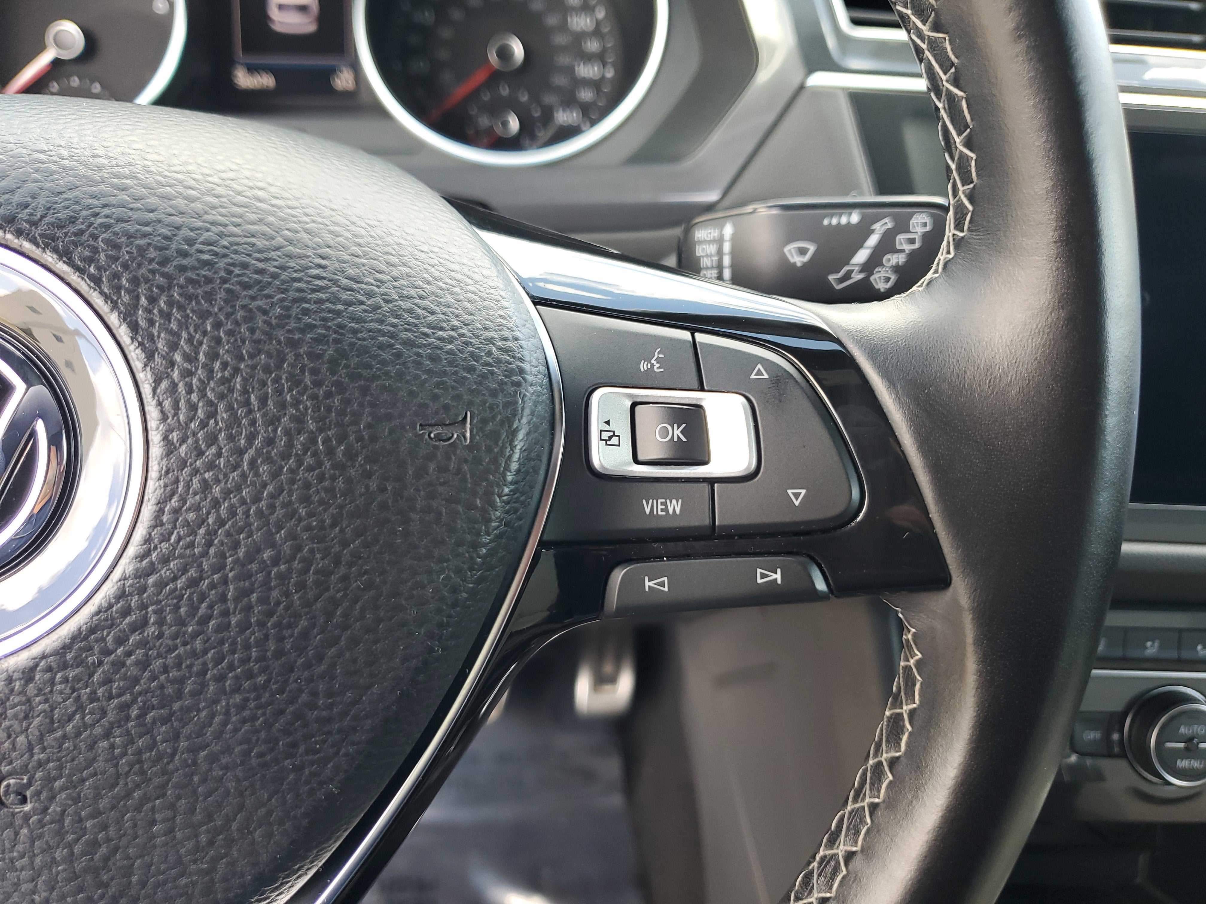 2020 Volkswagen Tiguan 2.0T SE R-Line Black