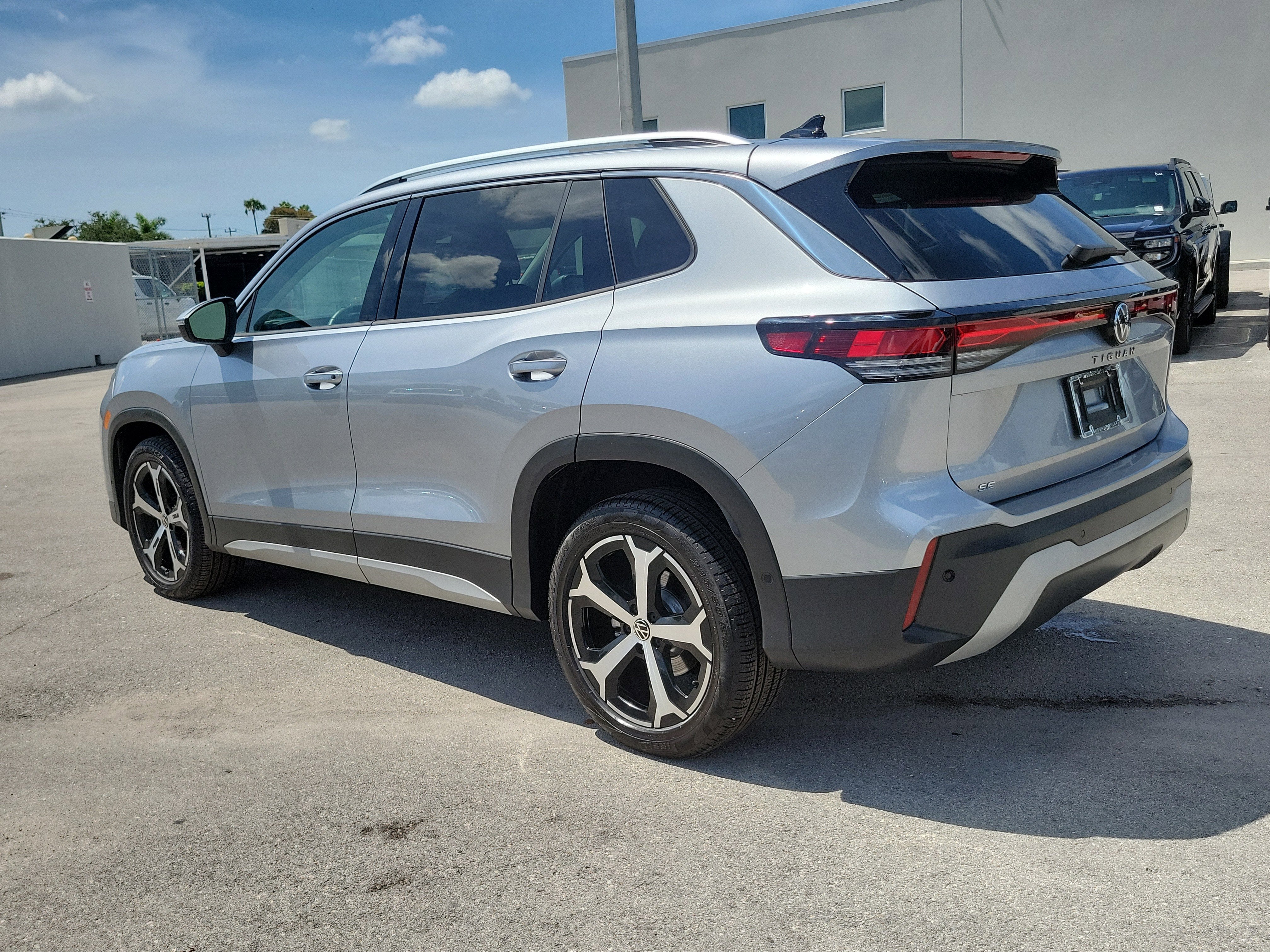 2025 Volkswagen Tiguan SE
