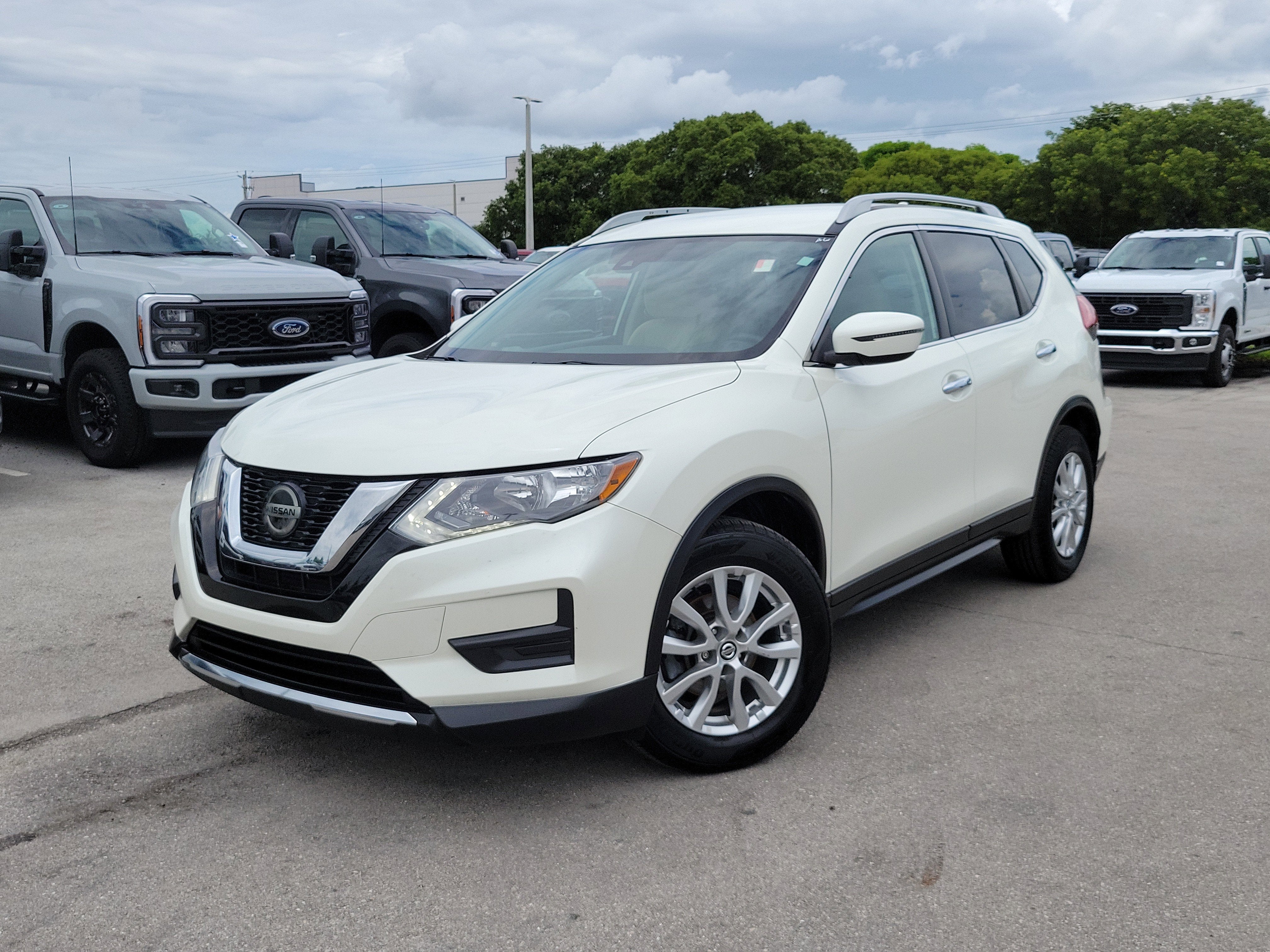 2020 Nissan Rogue SV