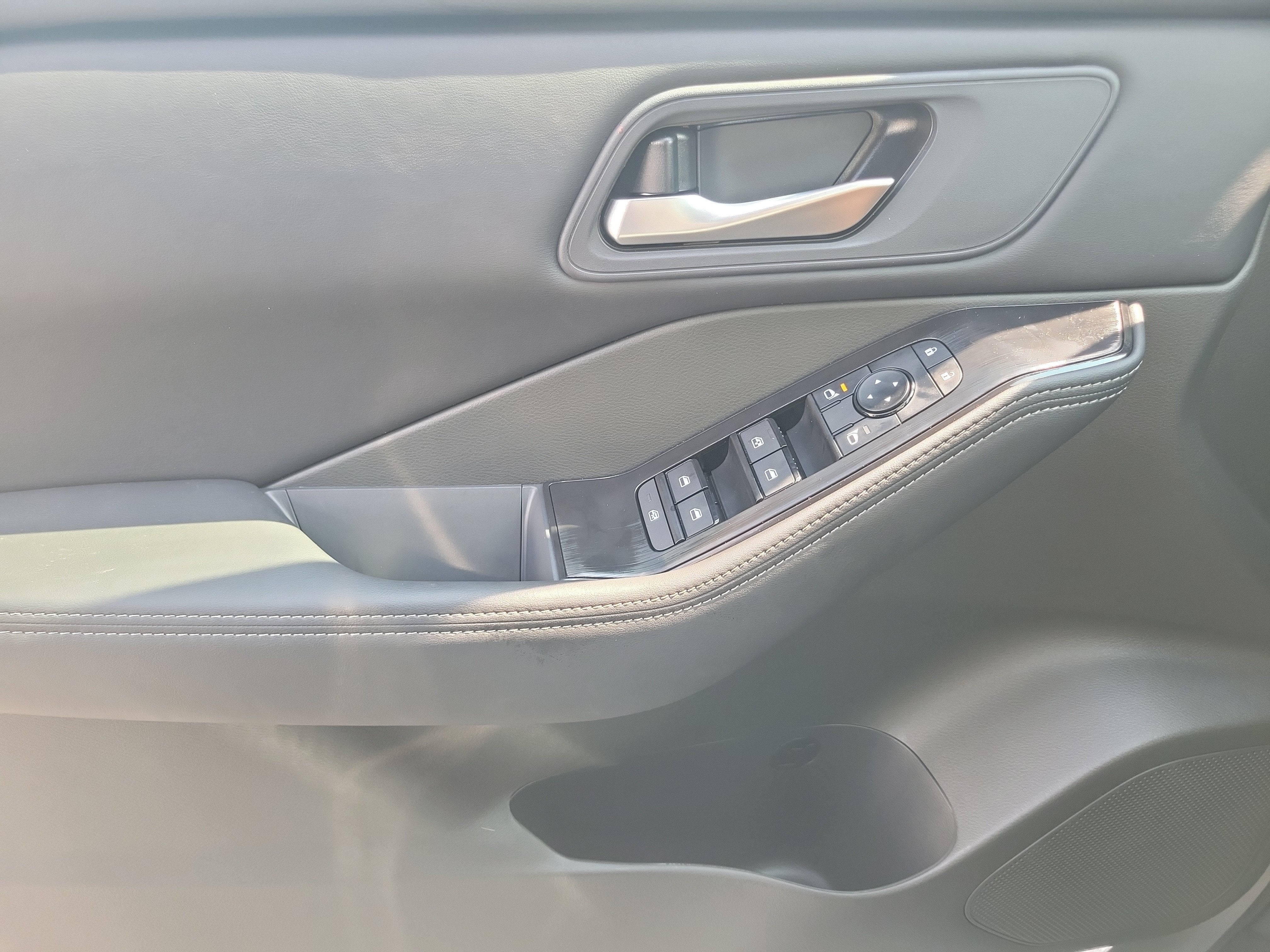2027 Nissan Rogue SV