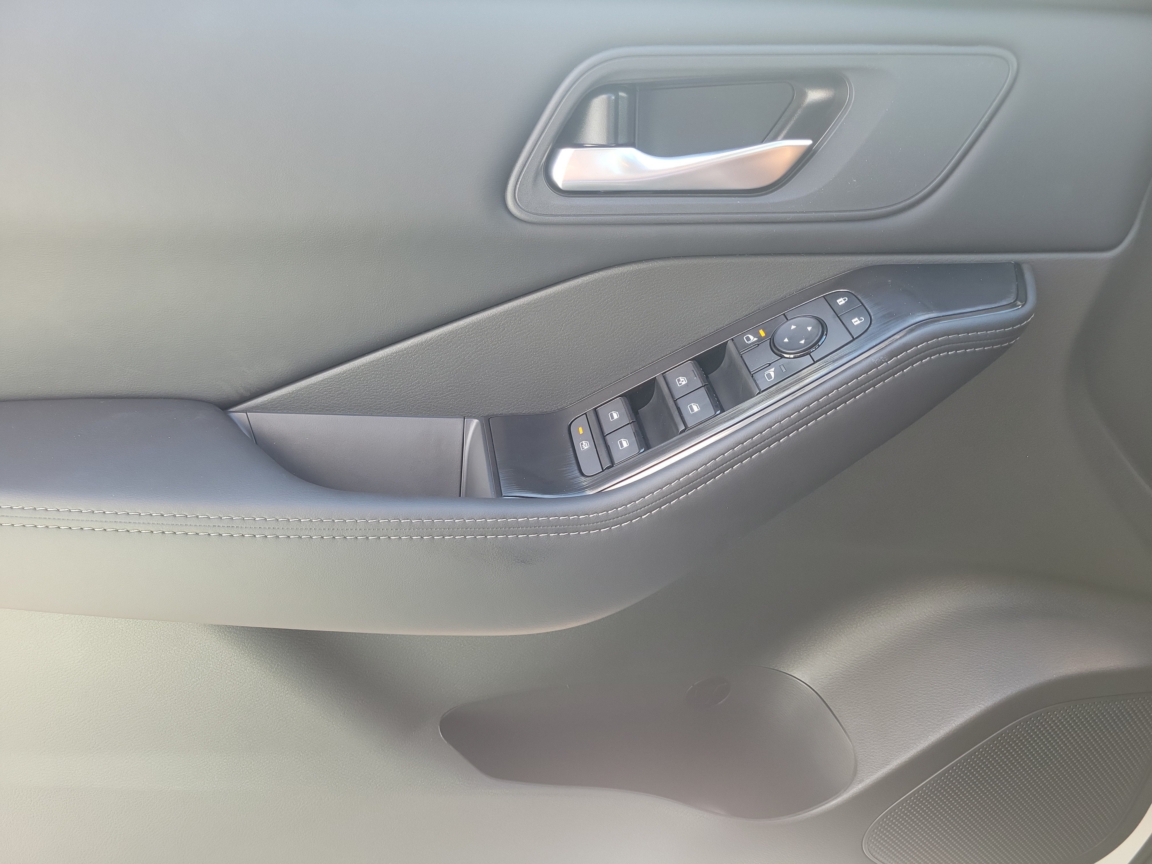 2027 Nissan Rogue SV