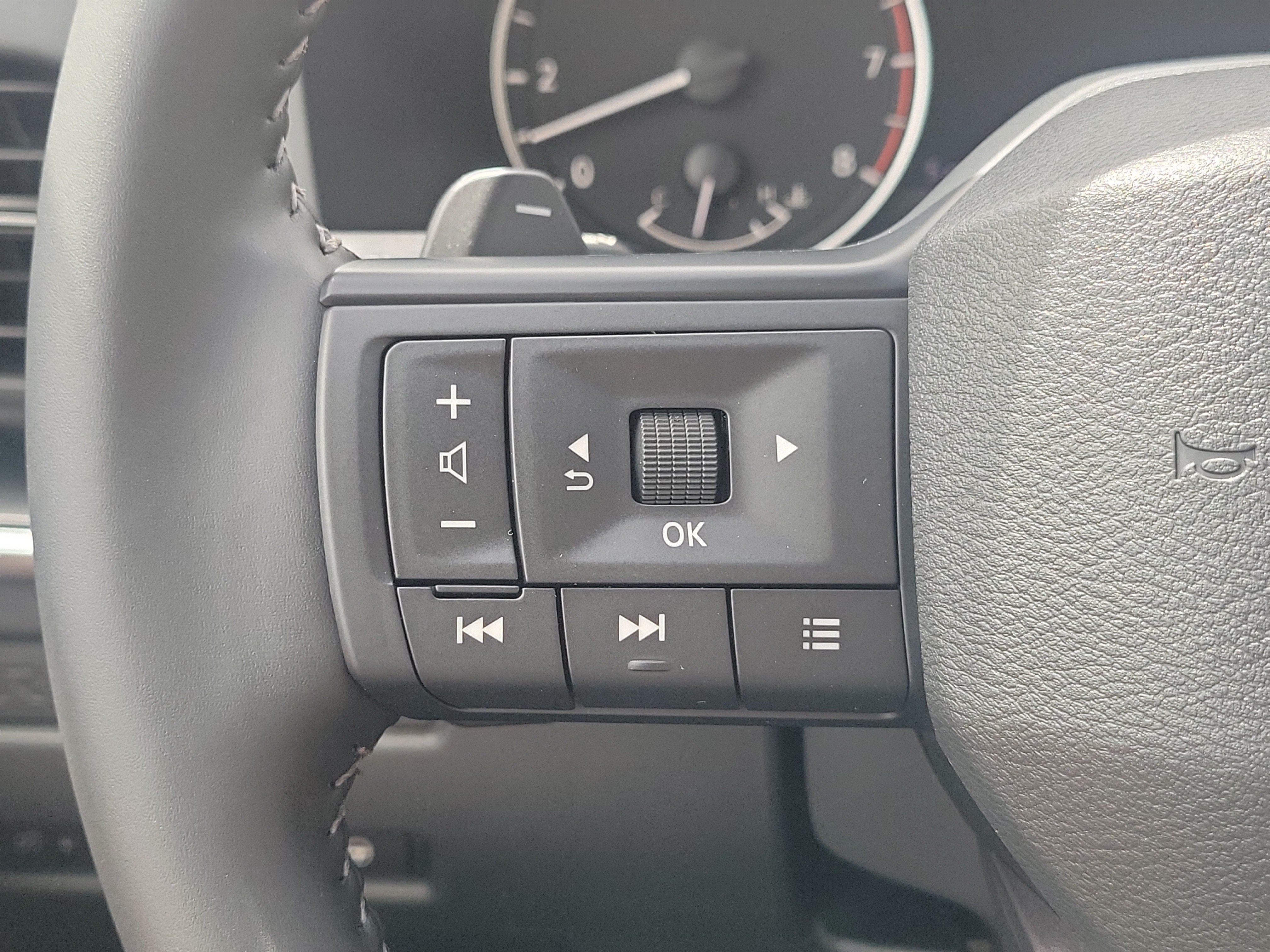 2027 Nissan Rogue SV