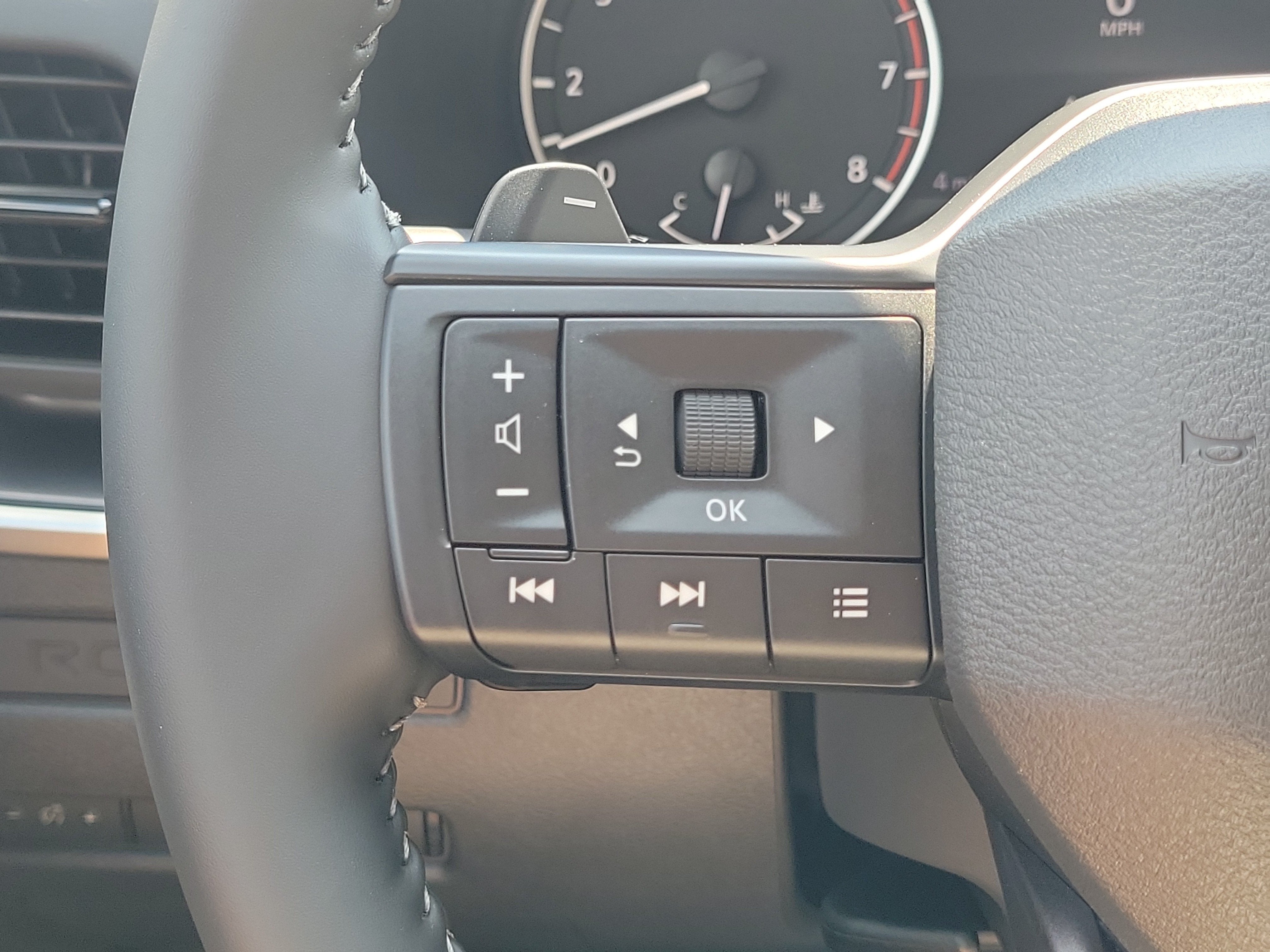 2027 Nissan Rogue SV