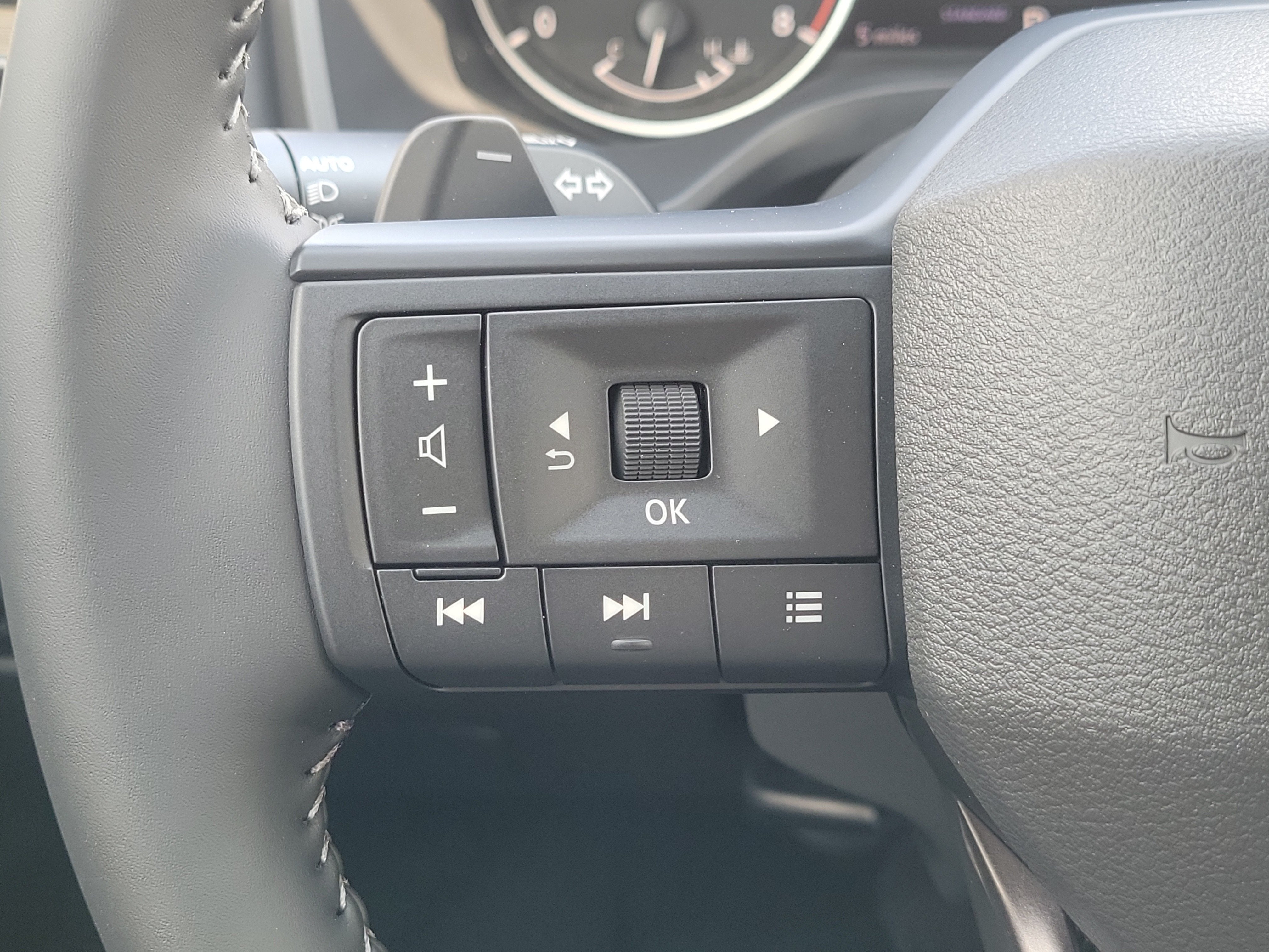 2027 Nissan Rogue SV