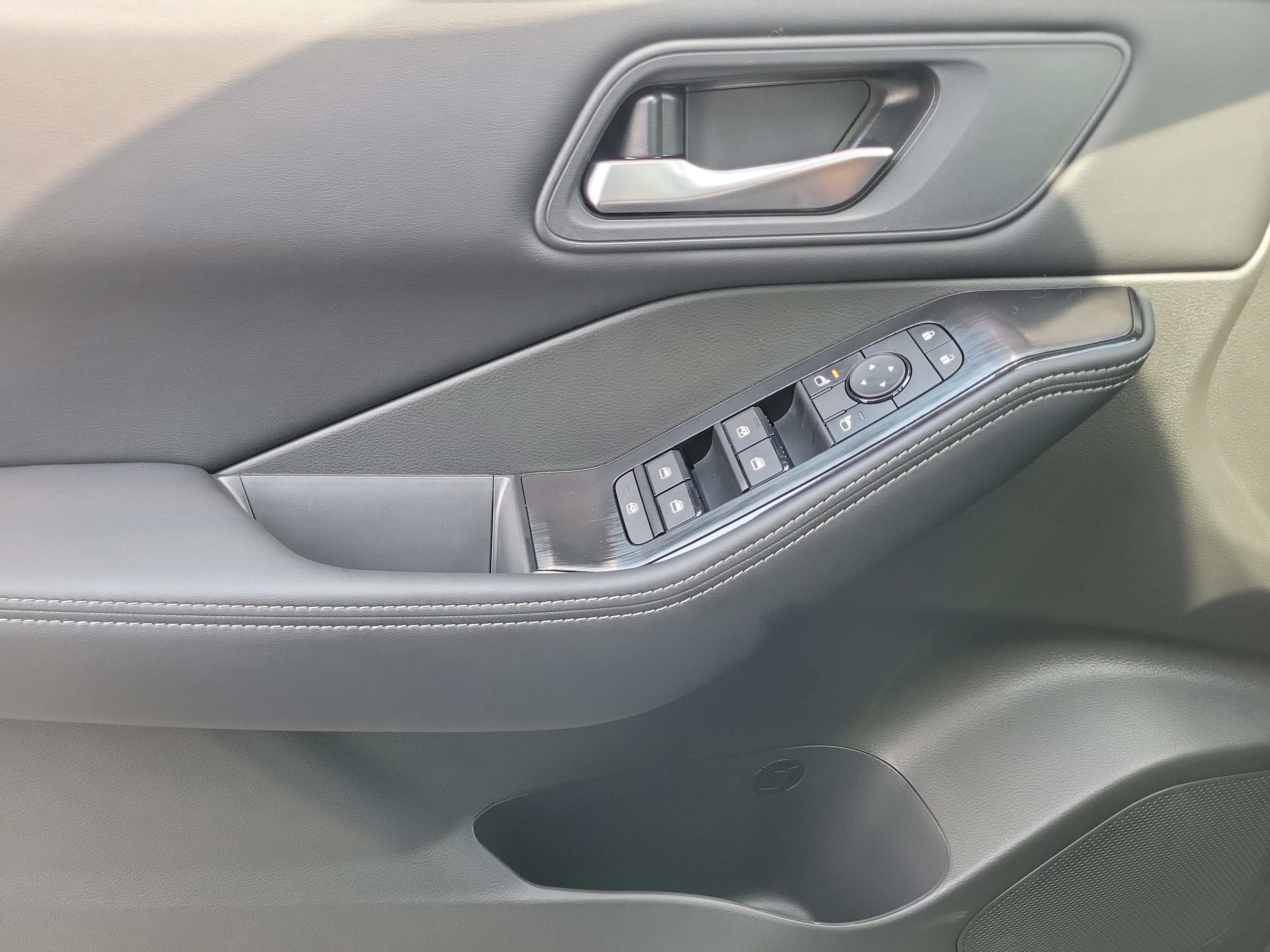 2027 Nissan Rogue SV
