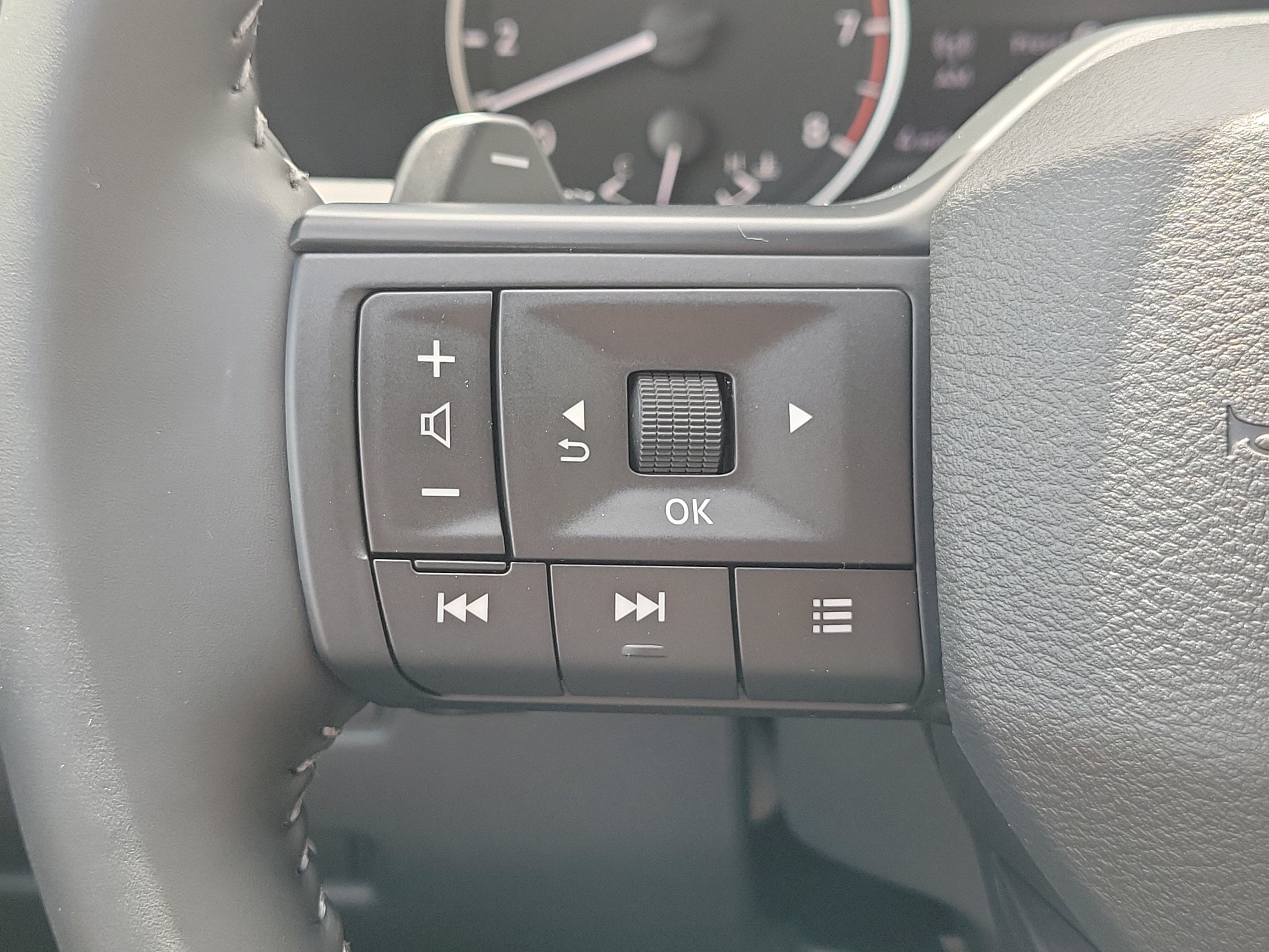 2027 Nissan Rogue SV