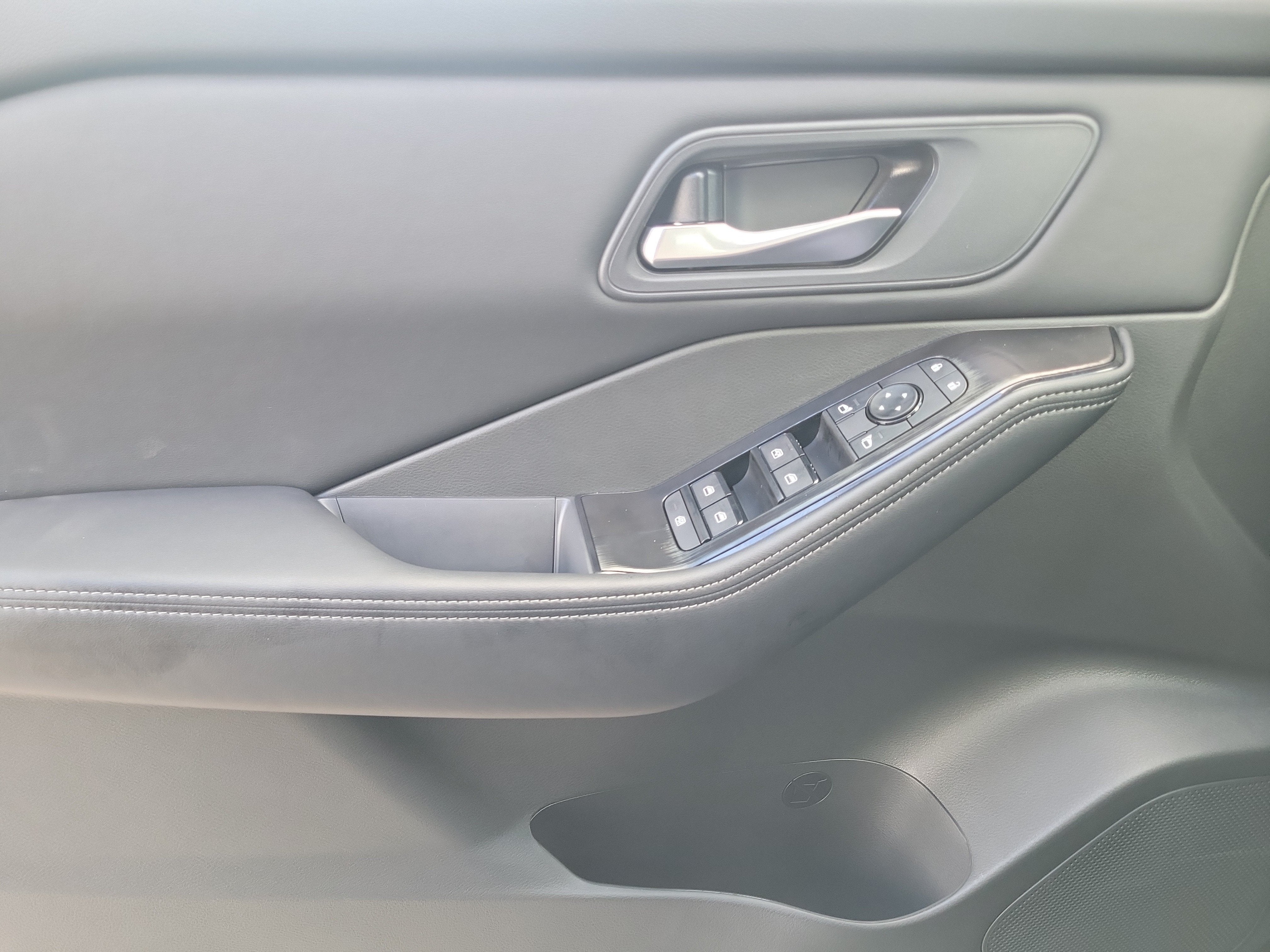 2027 Nissan Rogue SV