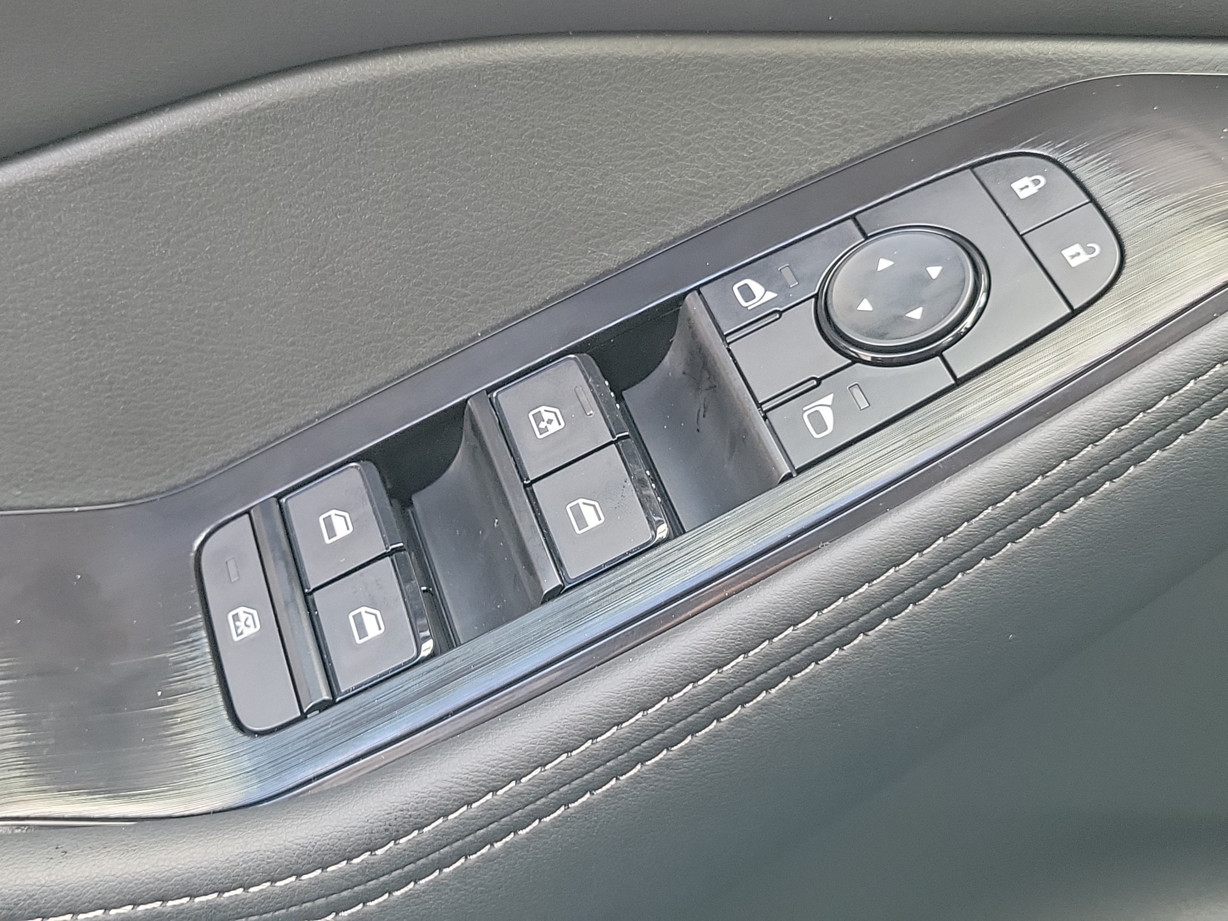 2027 Nissan Rogue SV