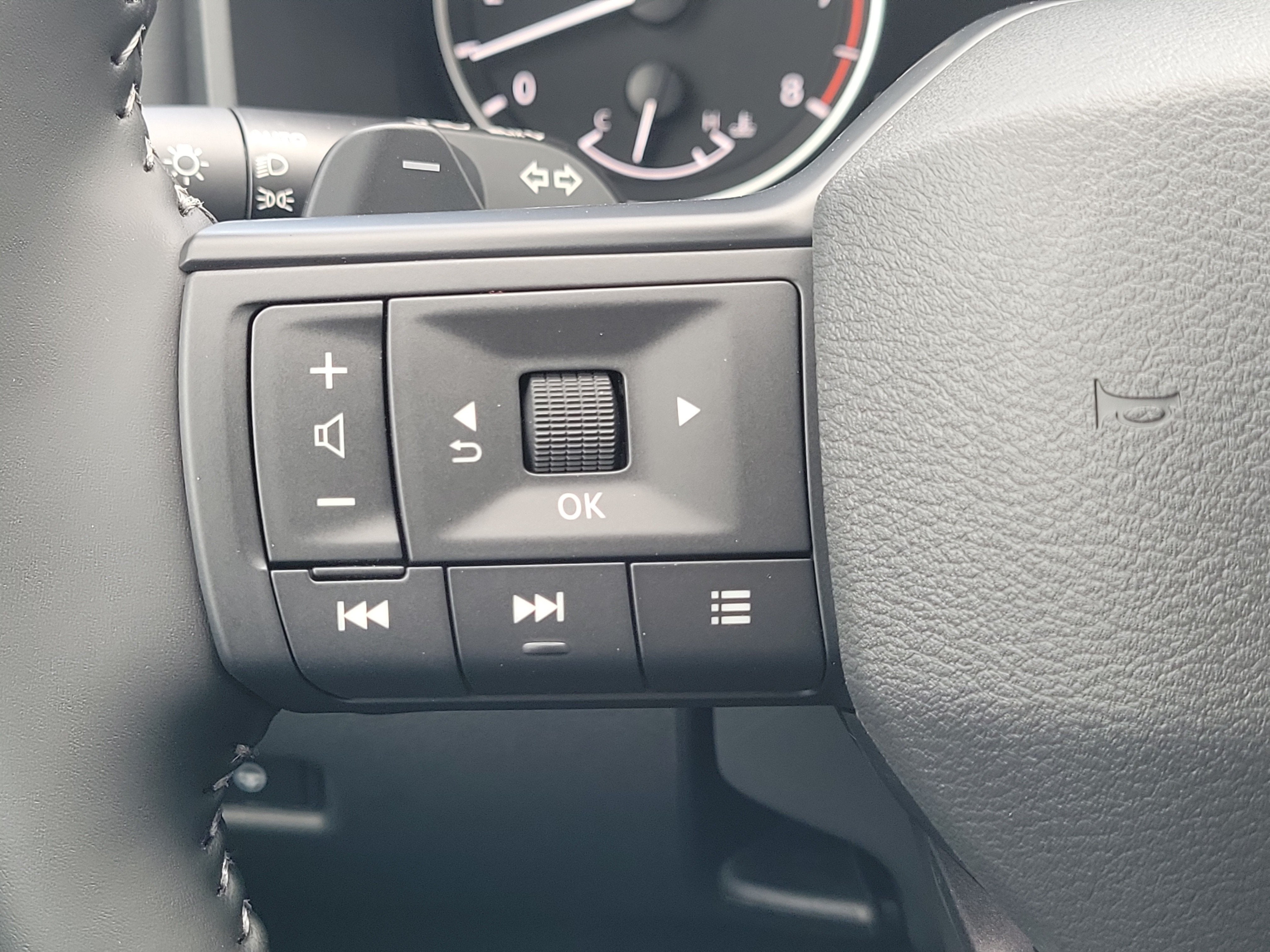 2027 Nissan Rogue SV