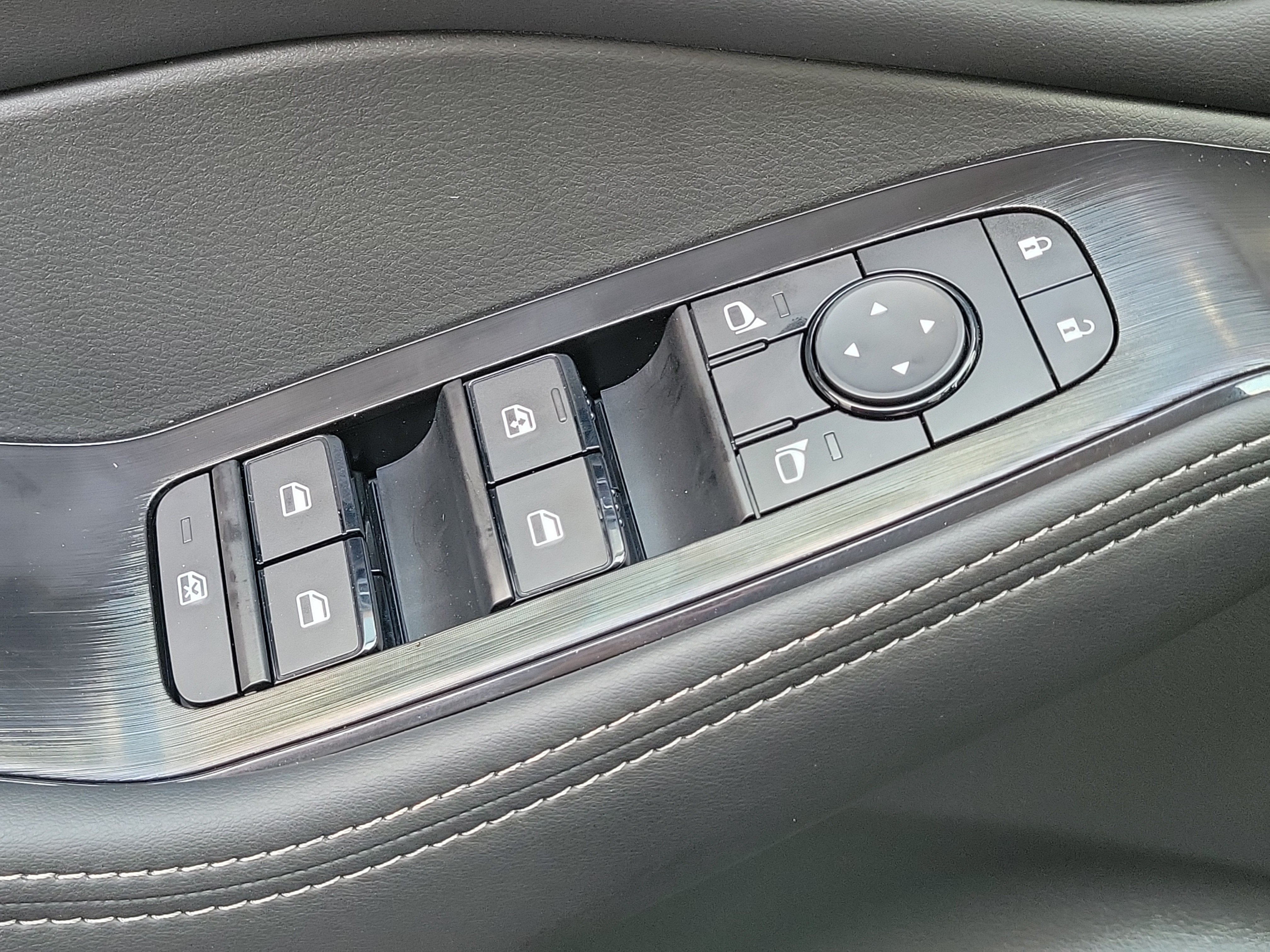 2027 Nissan Rogue SV