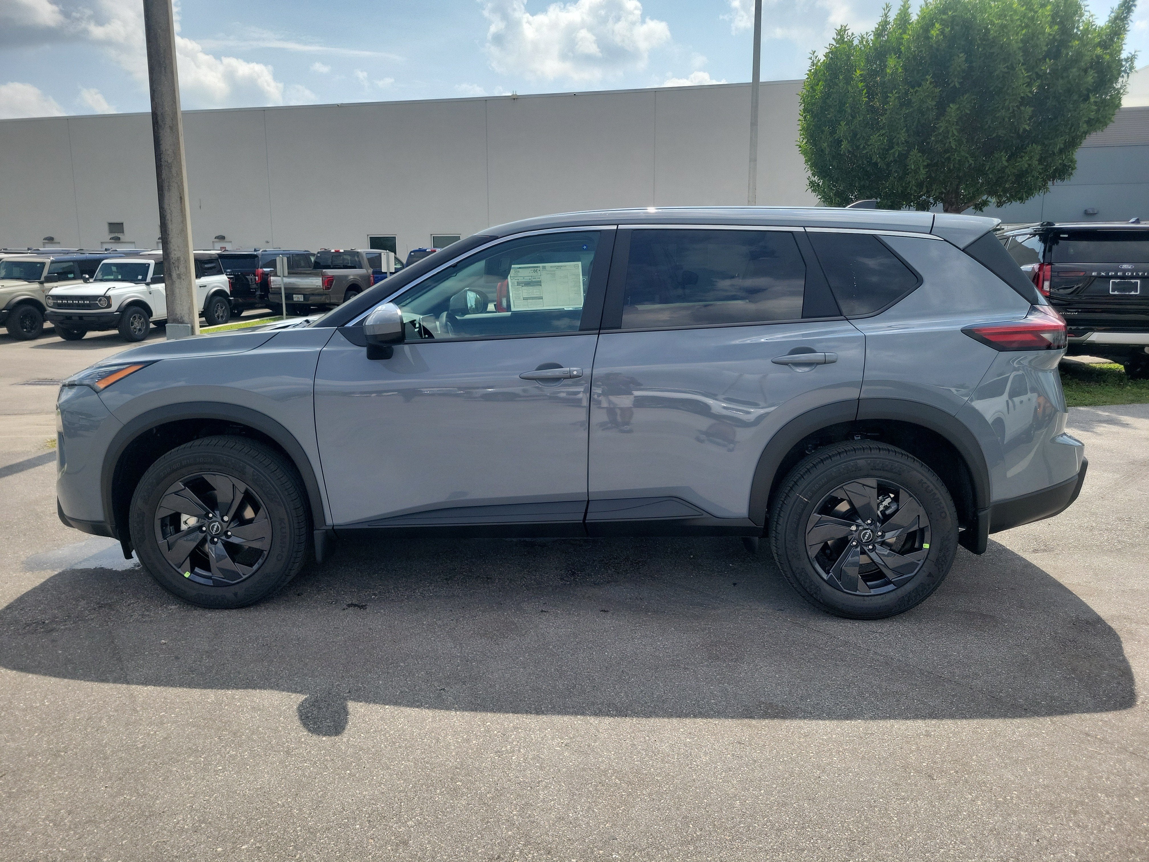 2027 Nissan Rogue SV